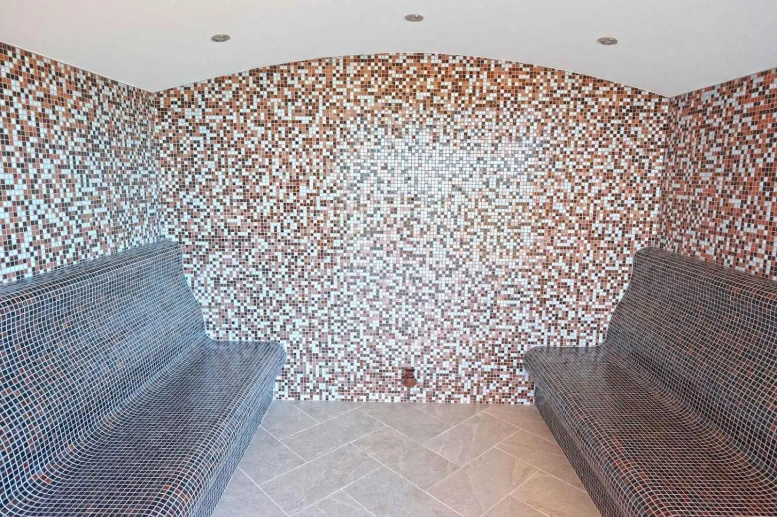 Paradise Hotel & Relax Center