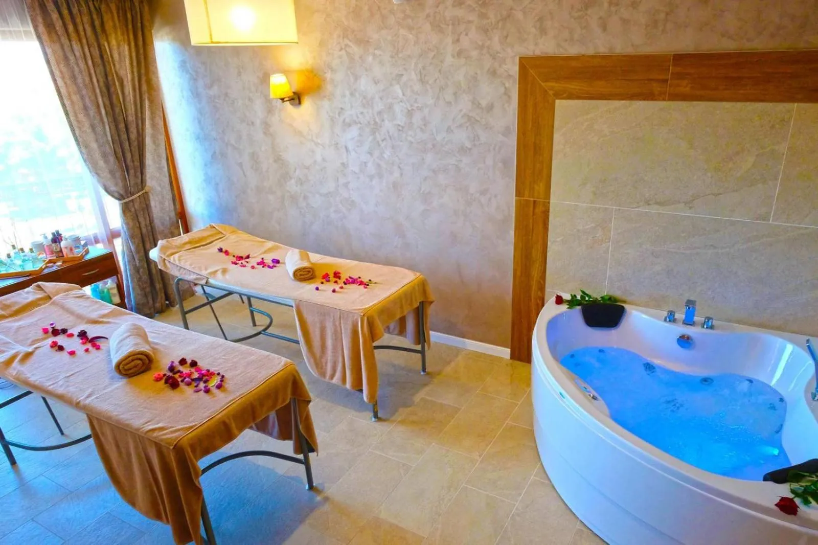 Paradise Hotel & Relax Center