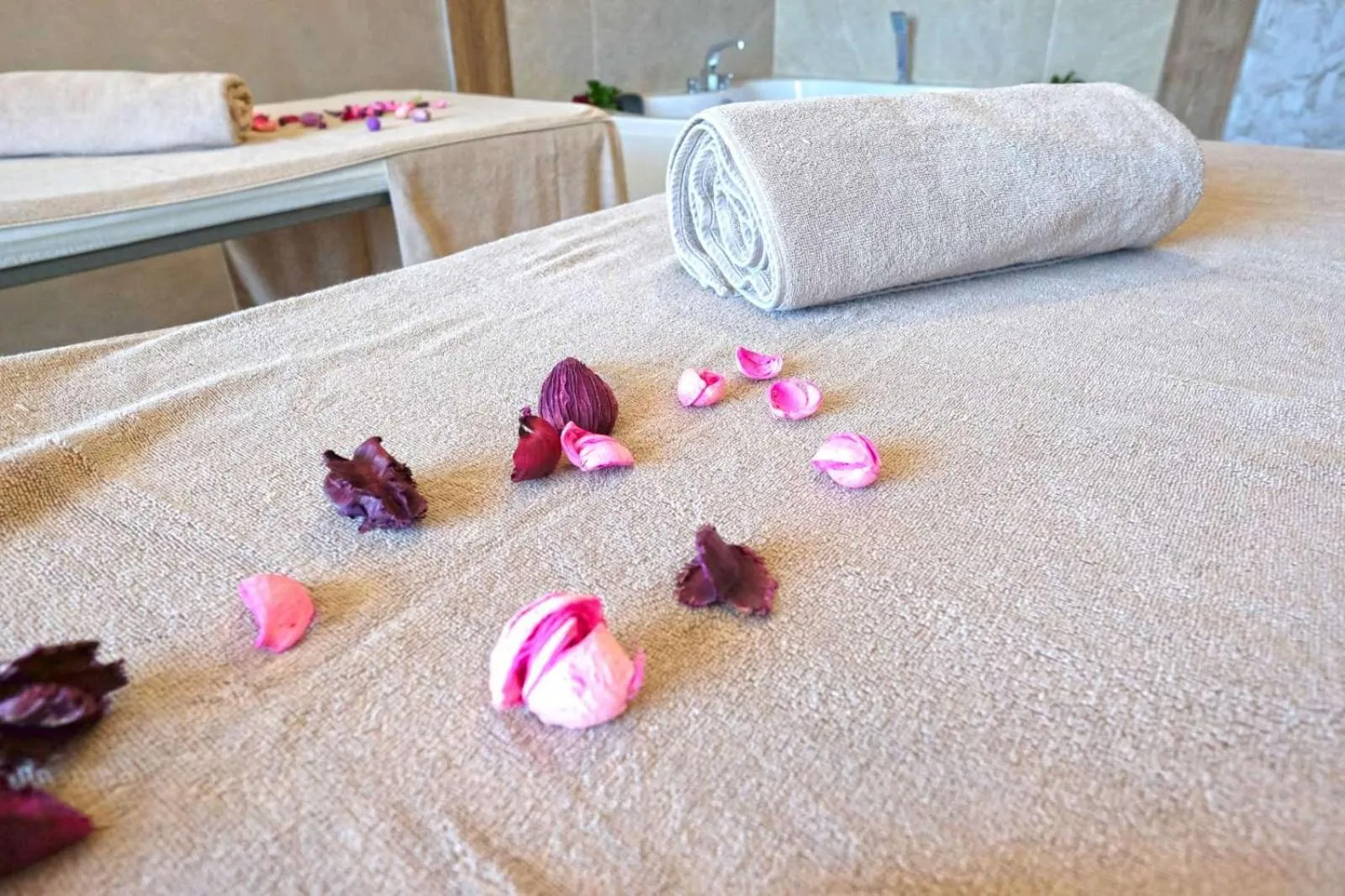 Bed in Paradise Hotel & Relax Center