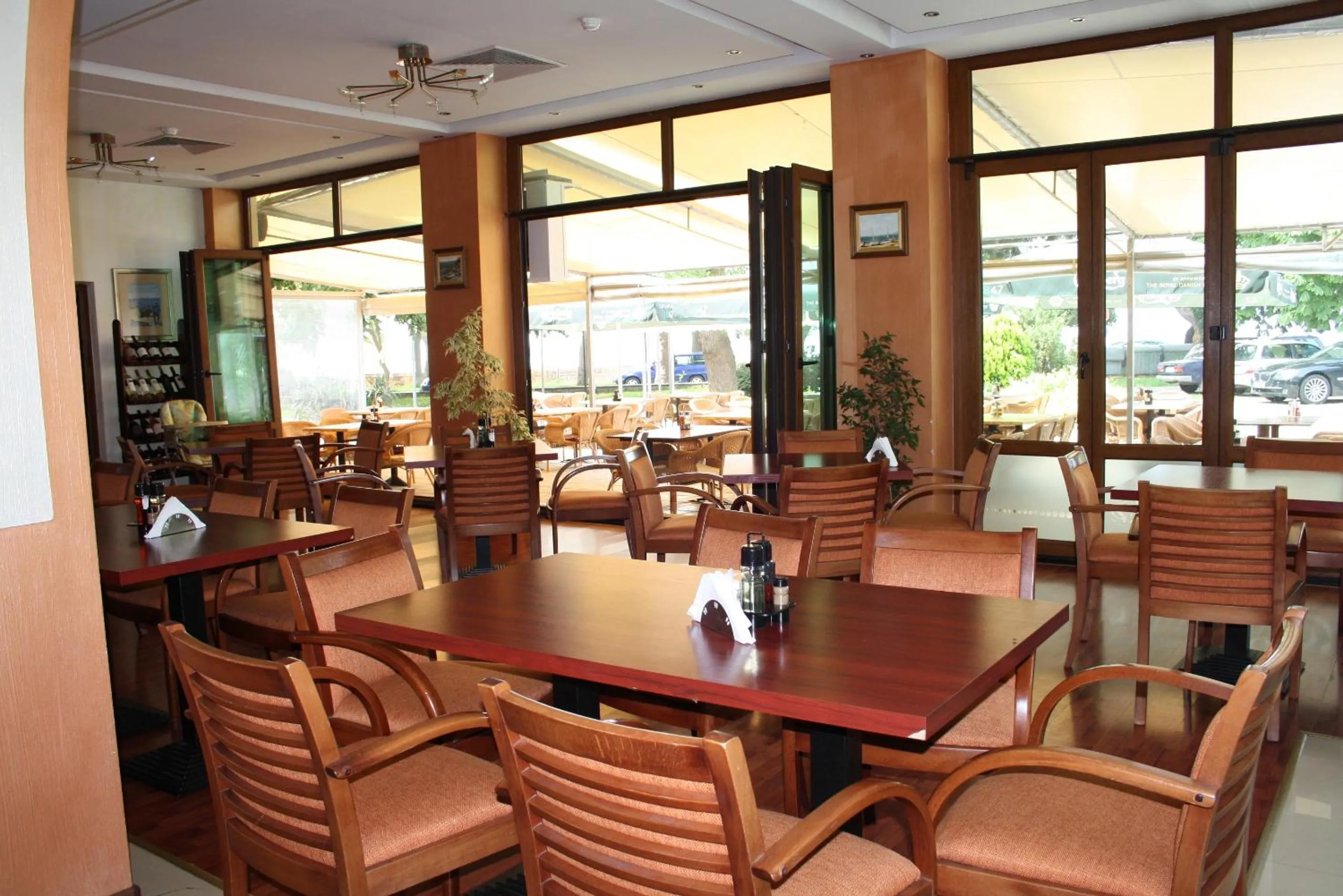 Restaurant/places to eat in Paradise Hotel & Relax Center