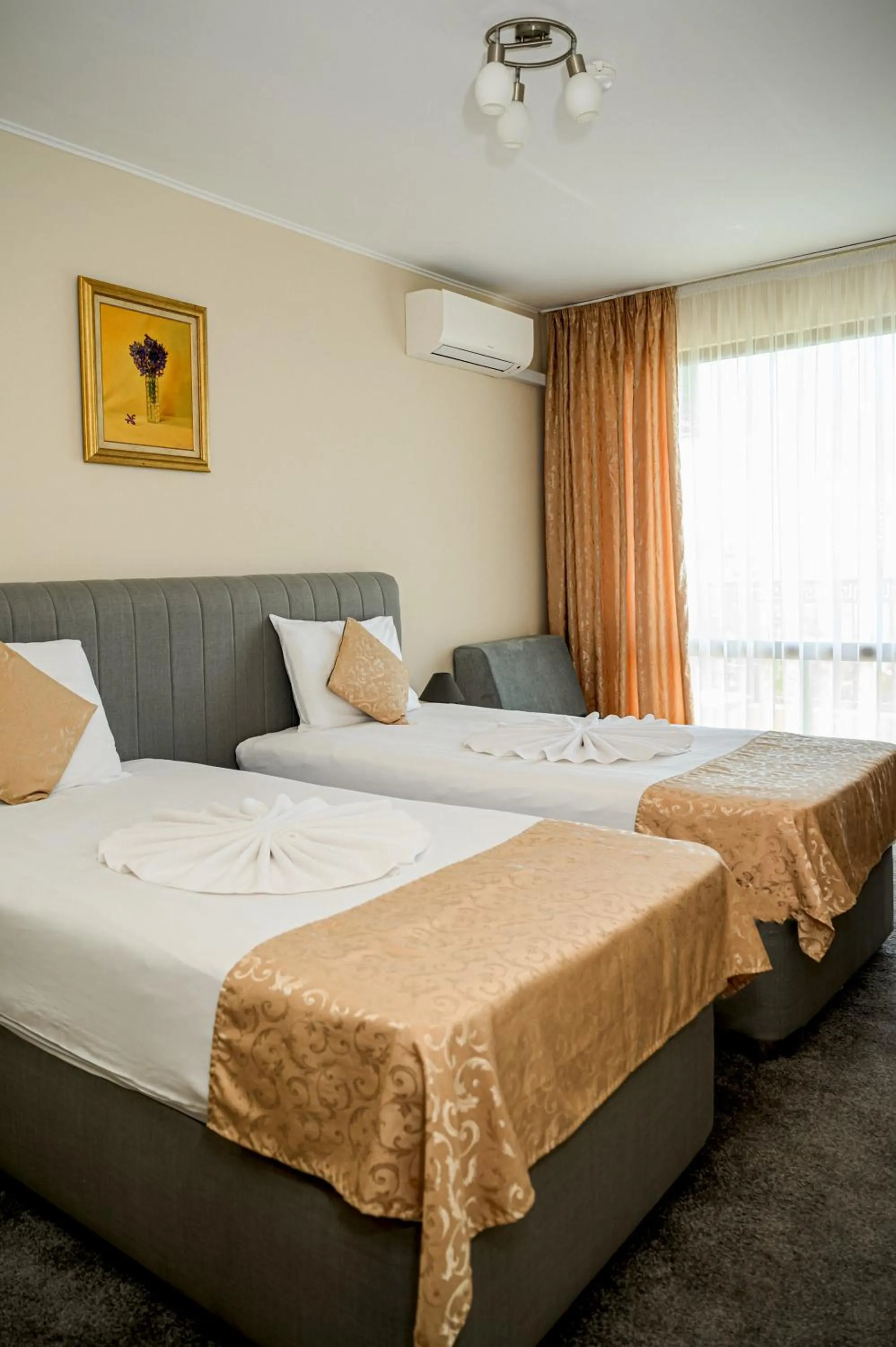 Bed in Paradise Hotel & Relax Center