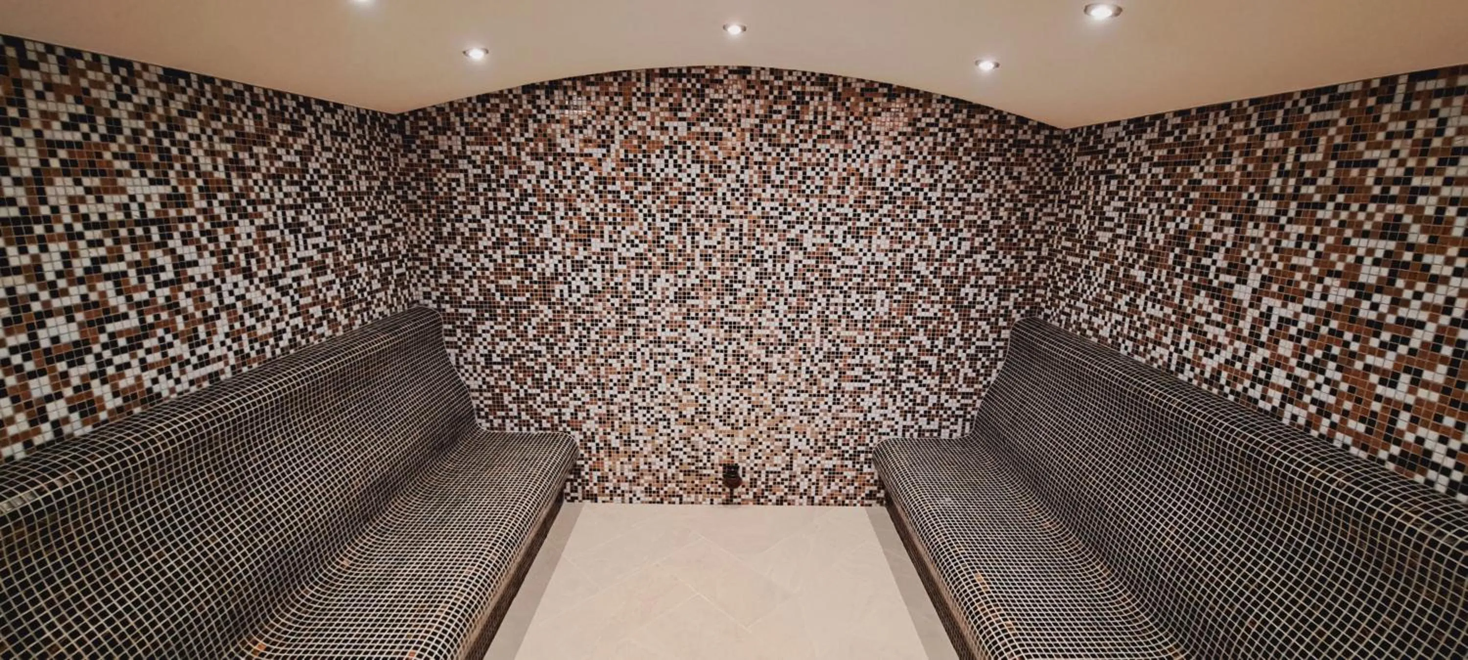 Paradise Hotel & Relax Center