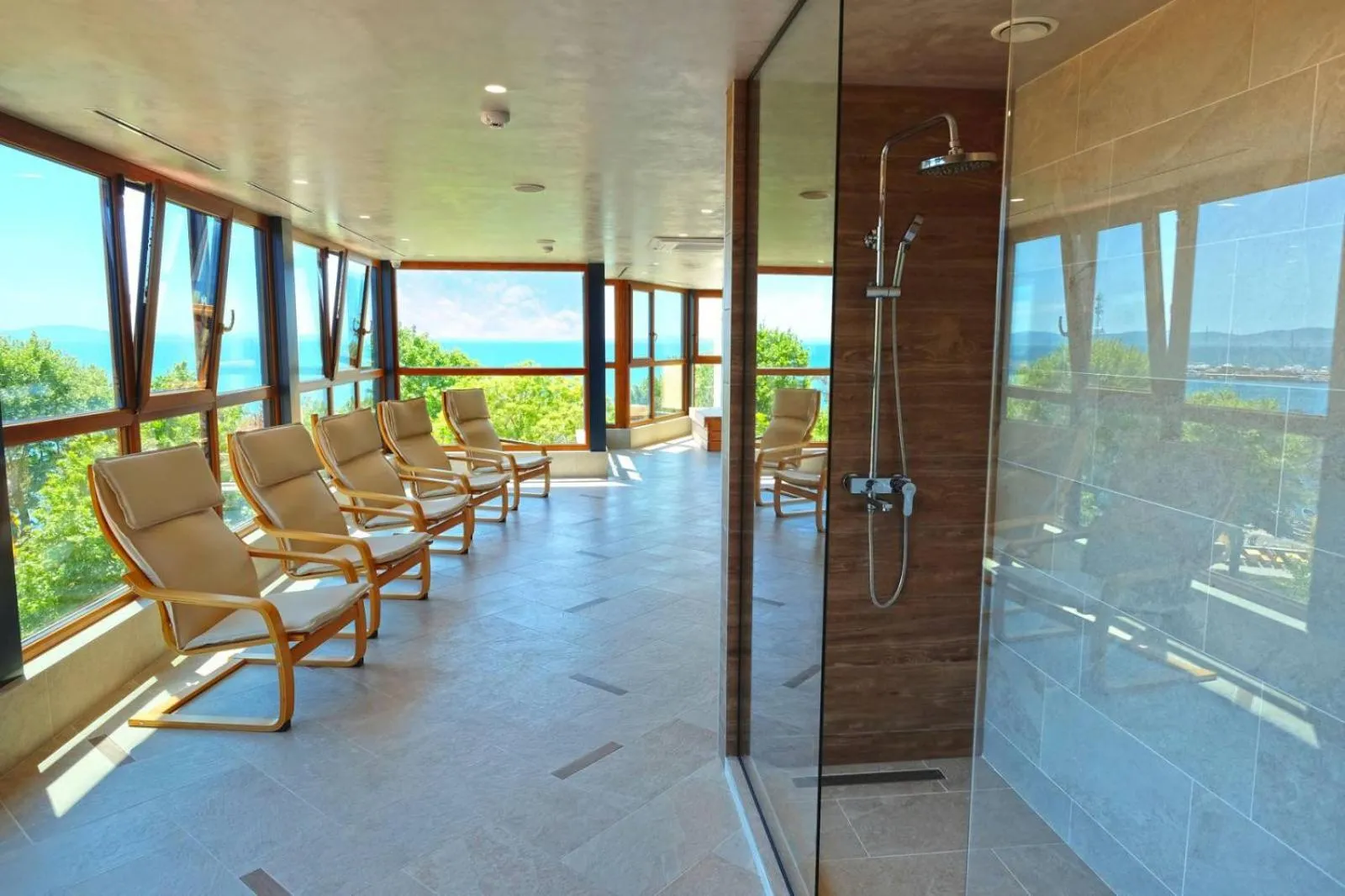 Paradise Hotel & Relax Center