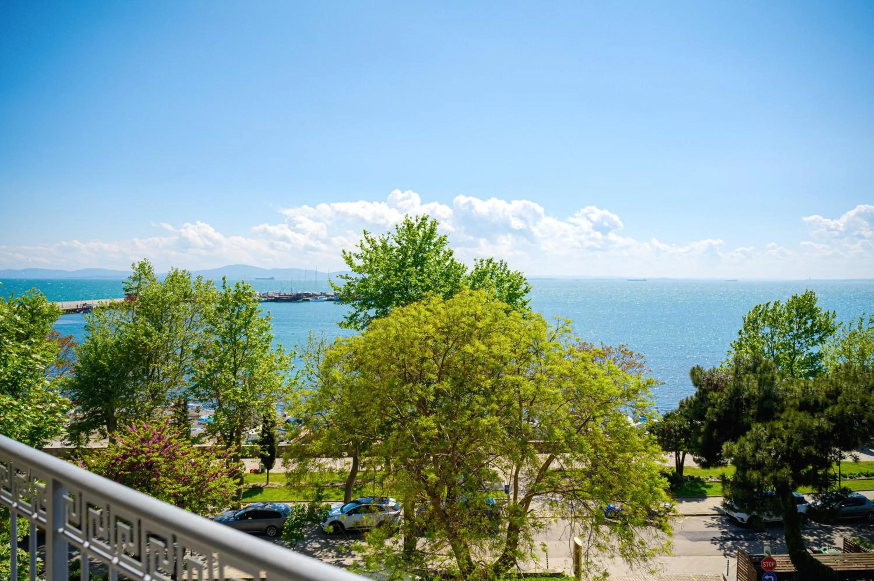 Paradise Hotel & Relax Center