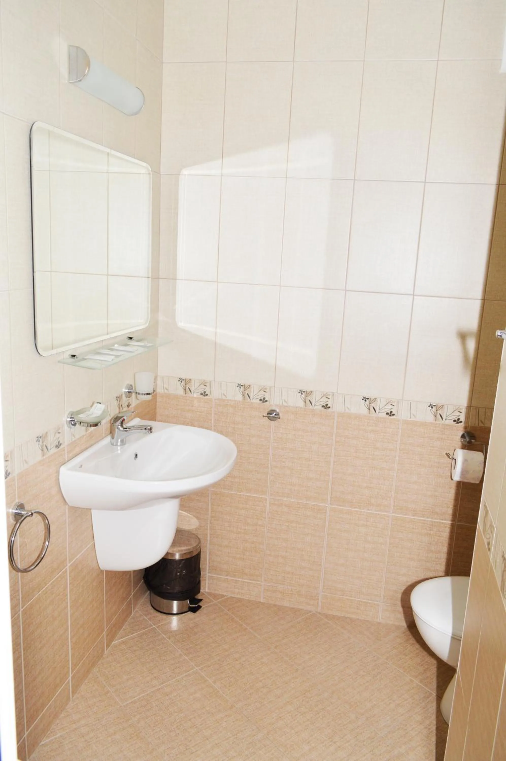 Paradise Hotel & Relax Center