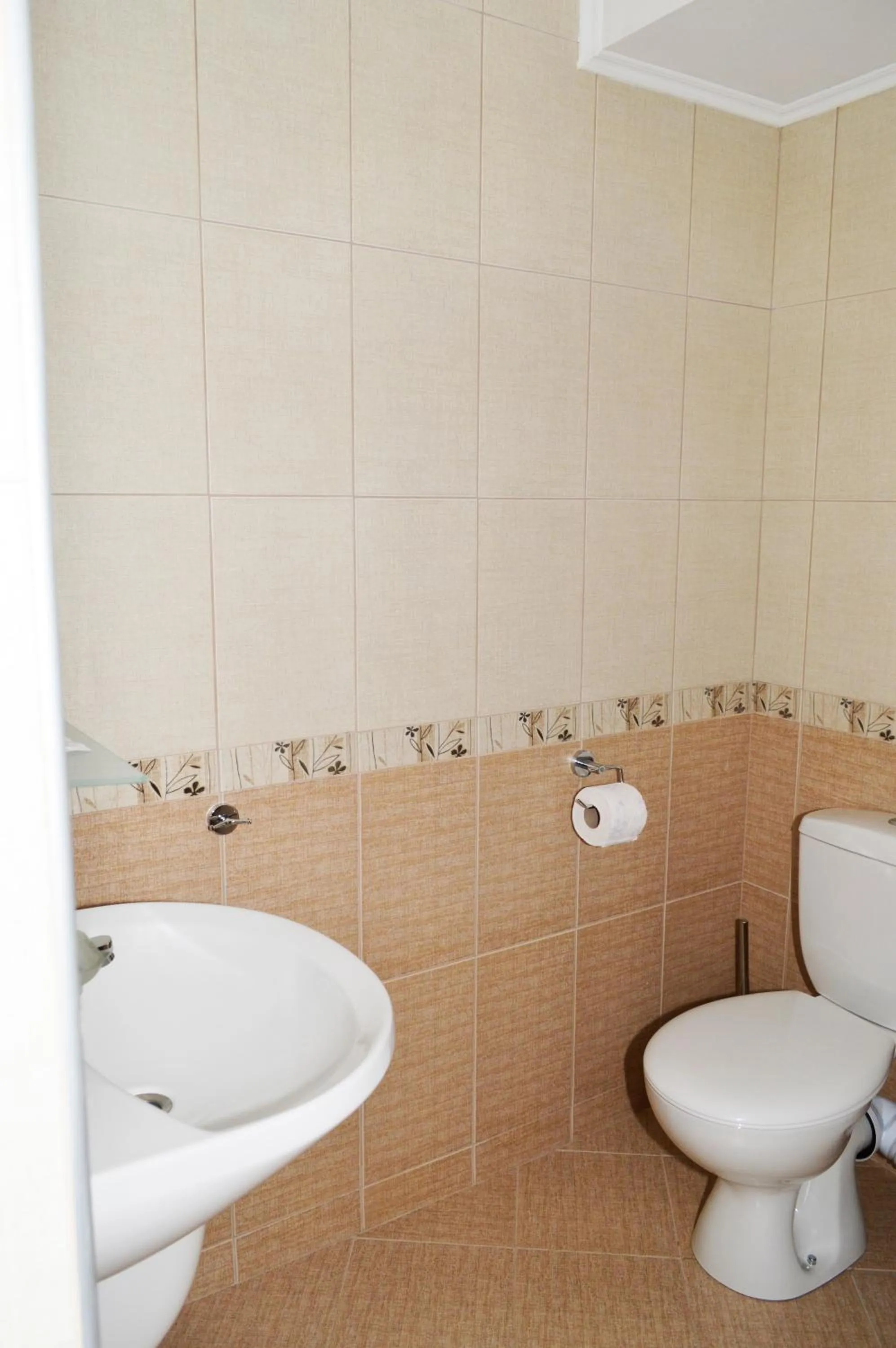 Paradise Hotel & Relax Center