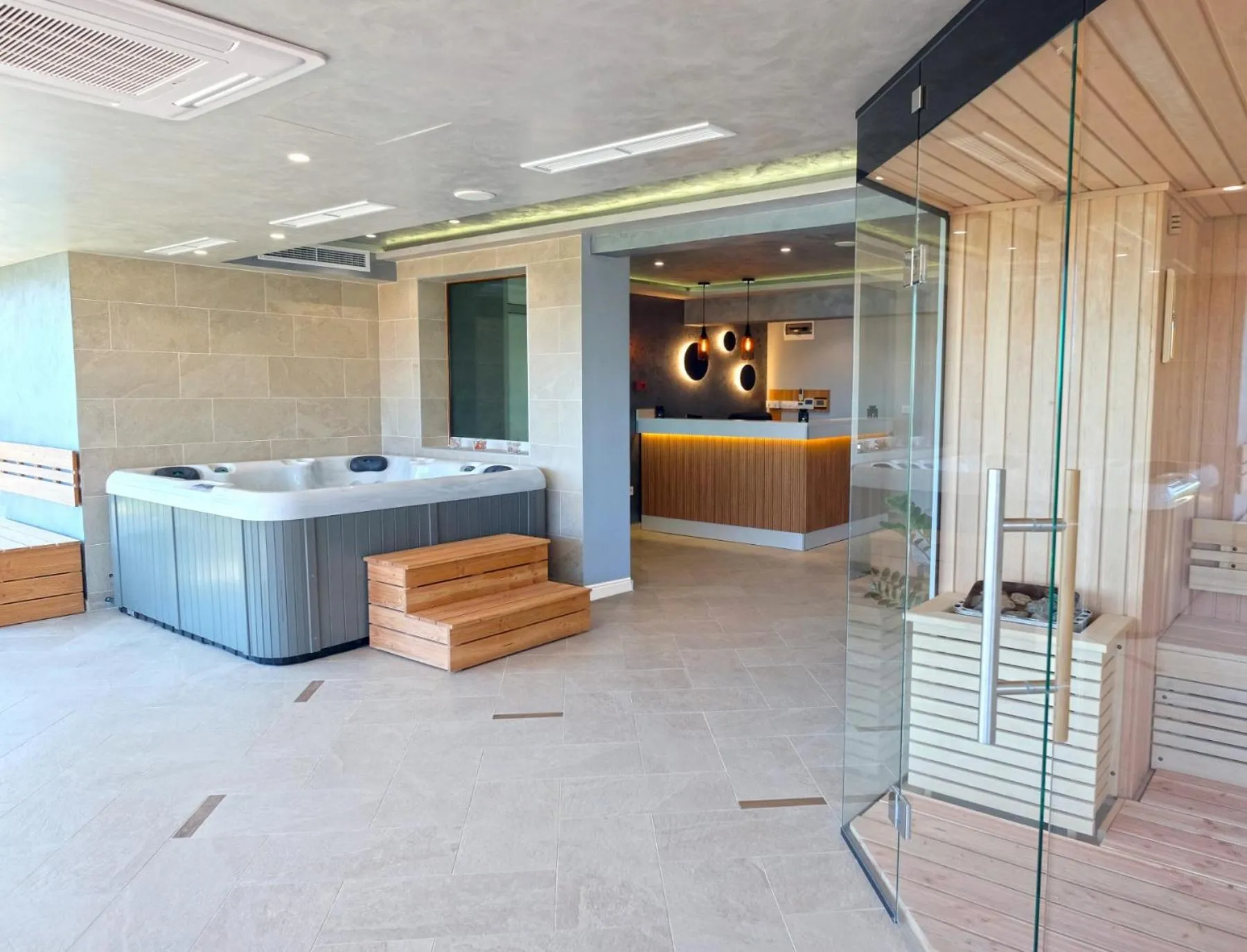 Paradise Hotel & Relax Center