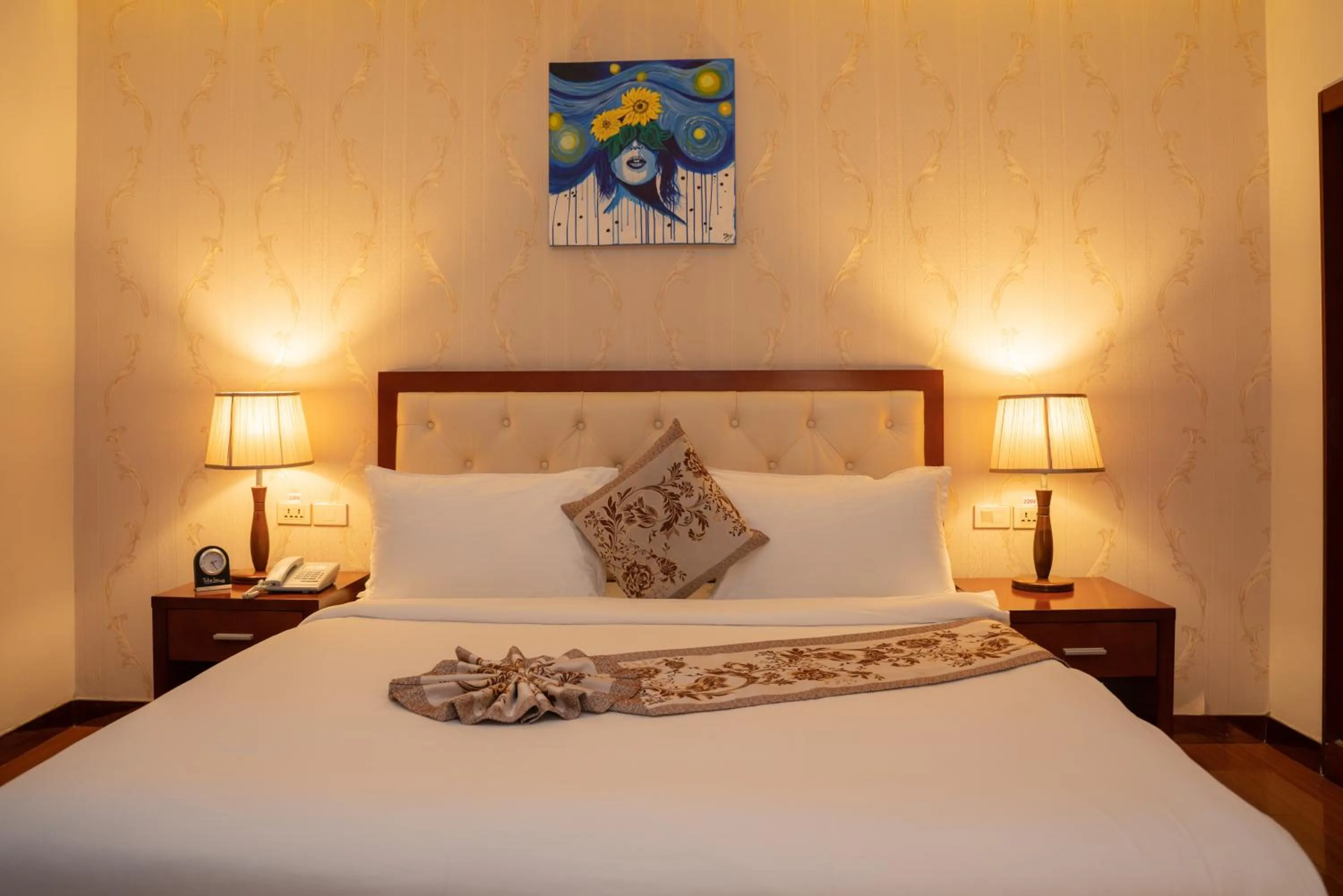 Bedroom, Bed in Tolip Olympia Hotel