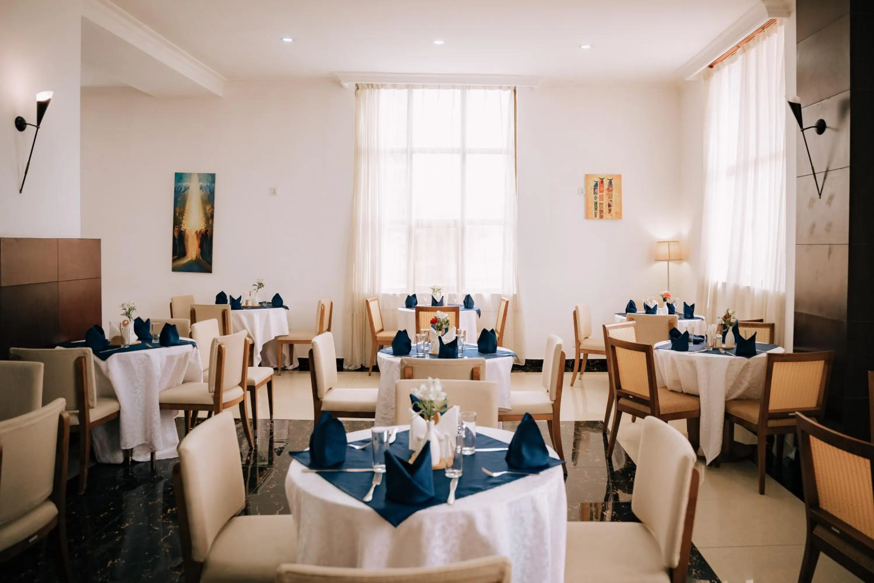 Restaurant/places to eat in Tolip Olympia Hotel