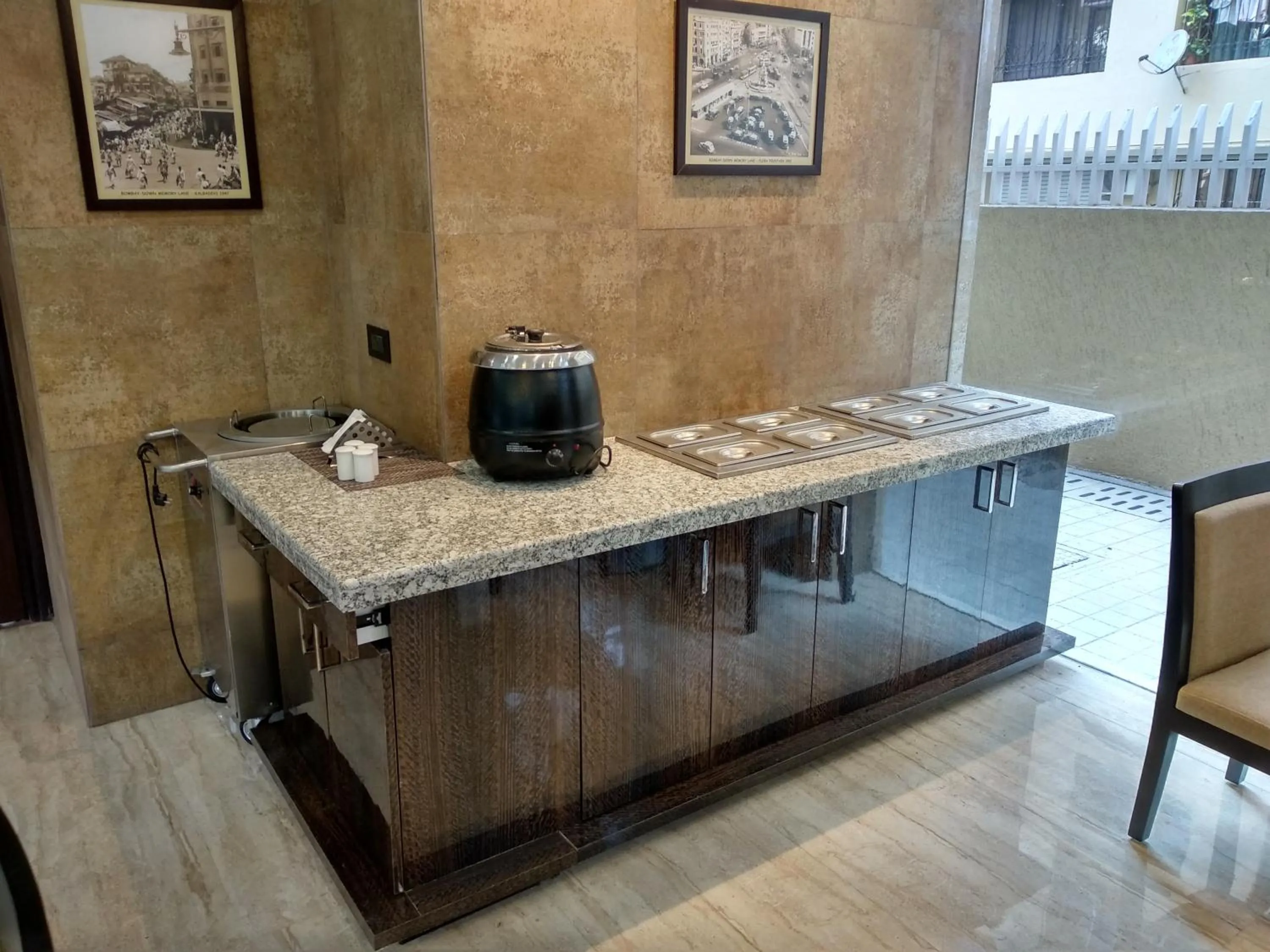 Buffet breakfast in Hotel Mumbai House Andheri East, Mumbai