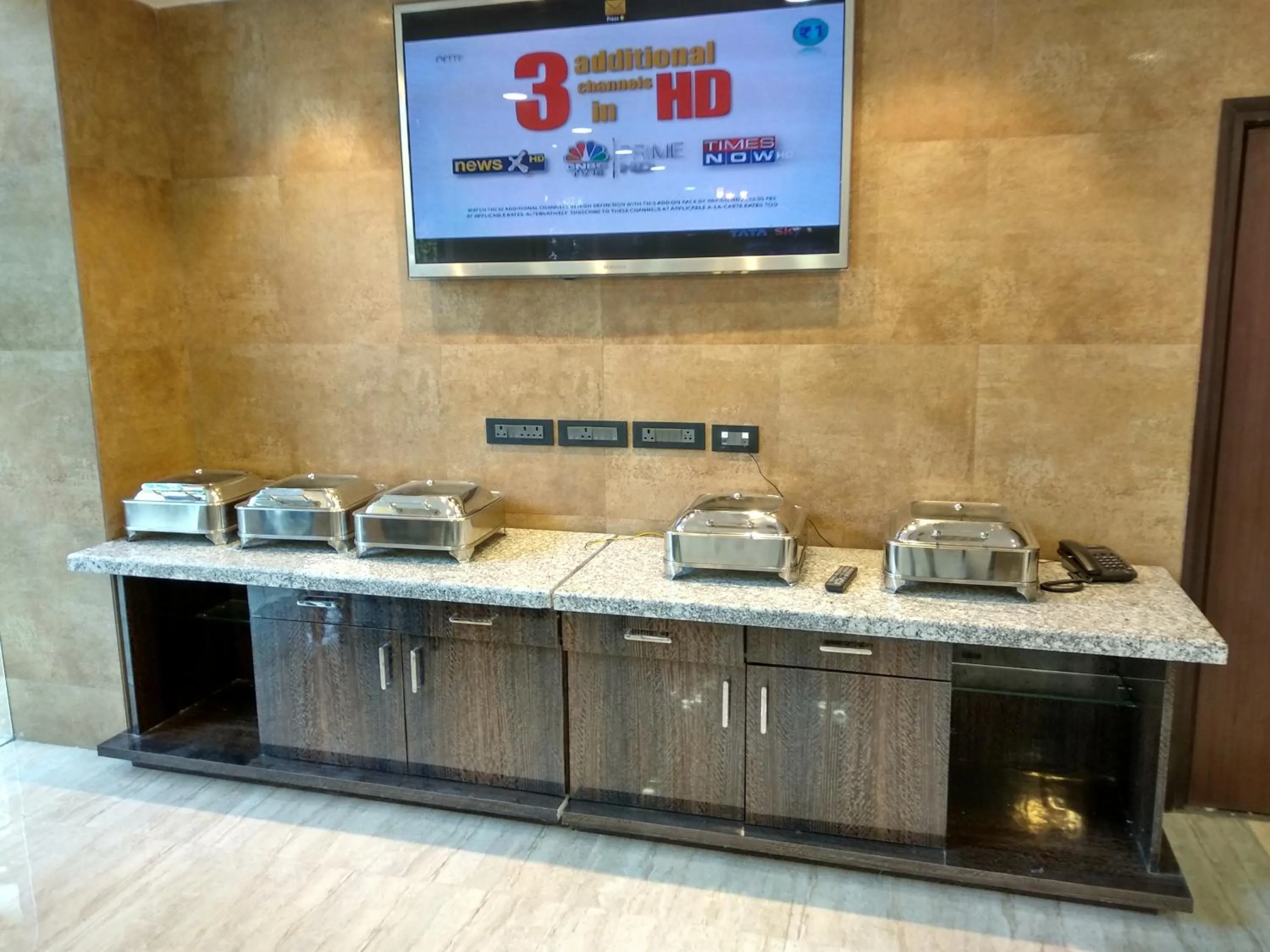 Buffet breakfast in Hotel Mumbai House Andheri East, Mumbai