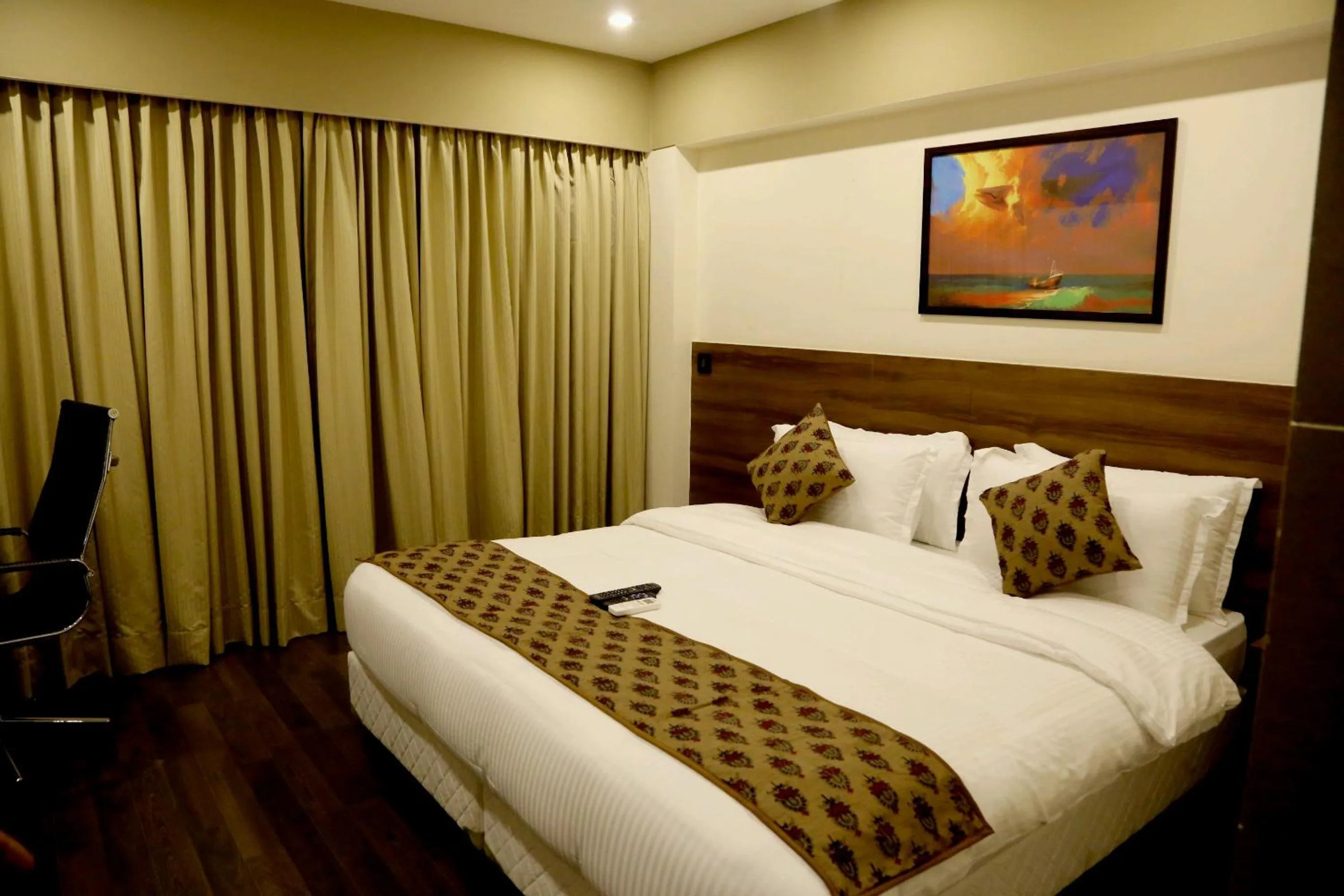Bed in Hotel Mumbai House Andheri East, Mumbai