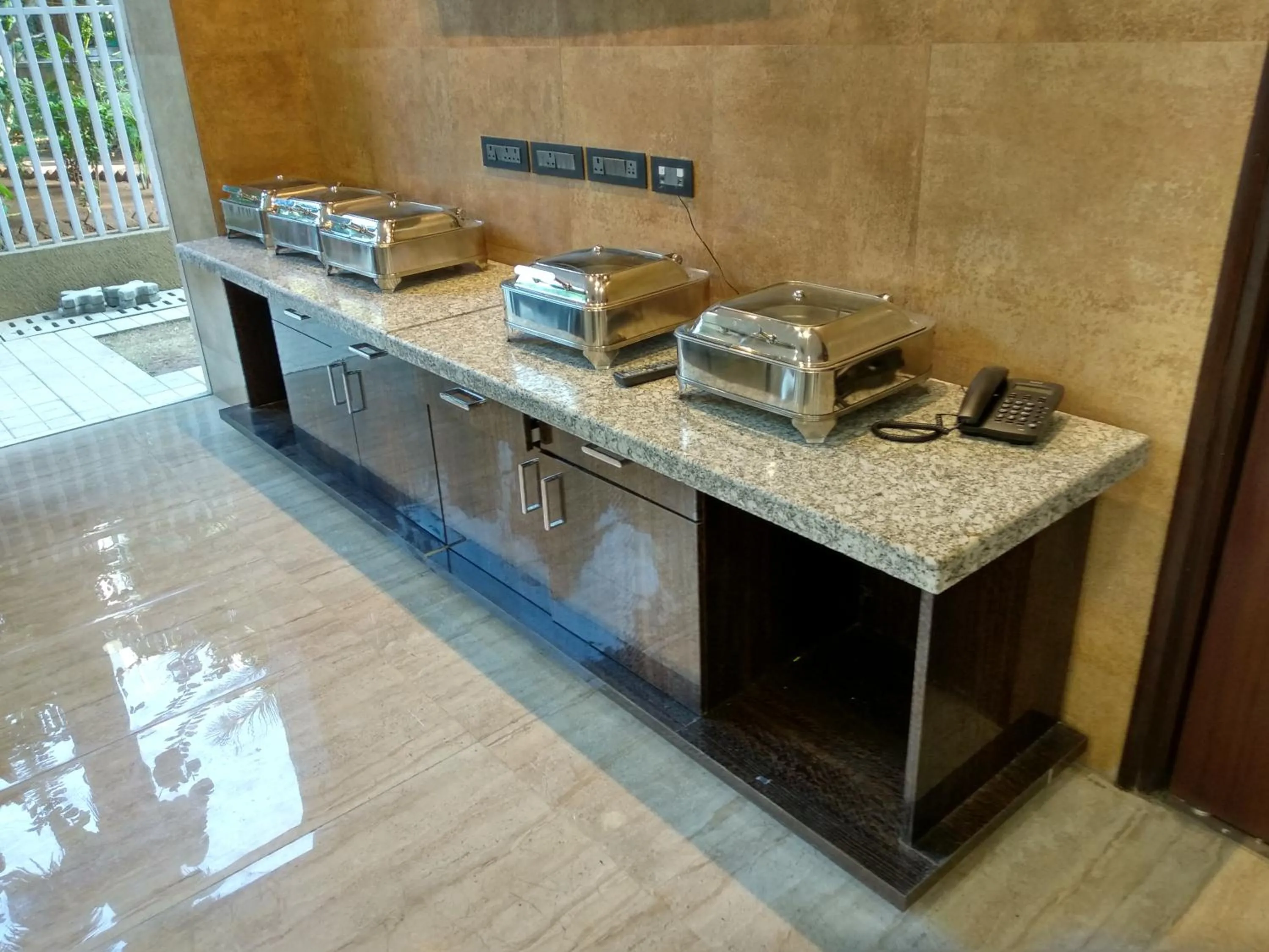 Buffet breakfast in Hotel Mumbai House Andheri East, Mumbai