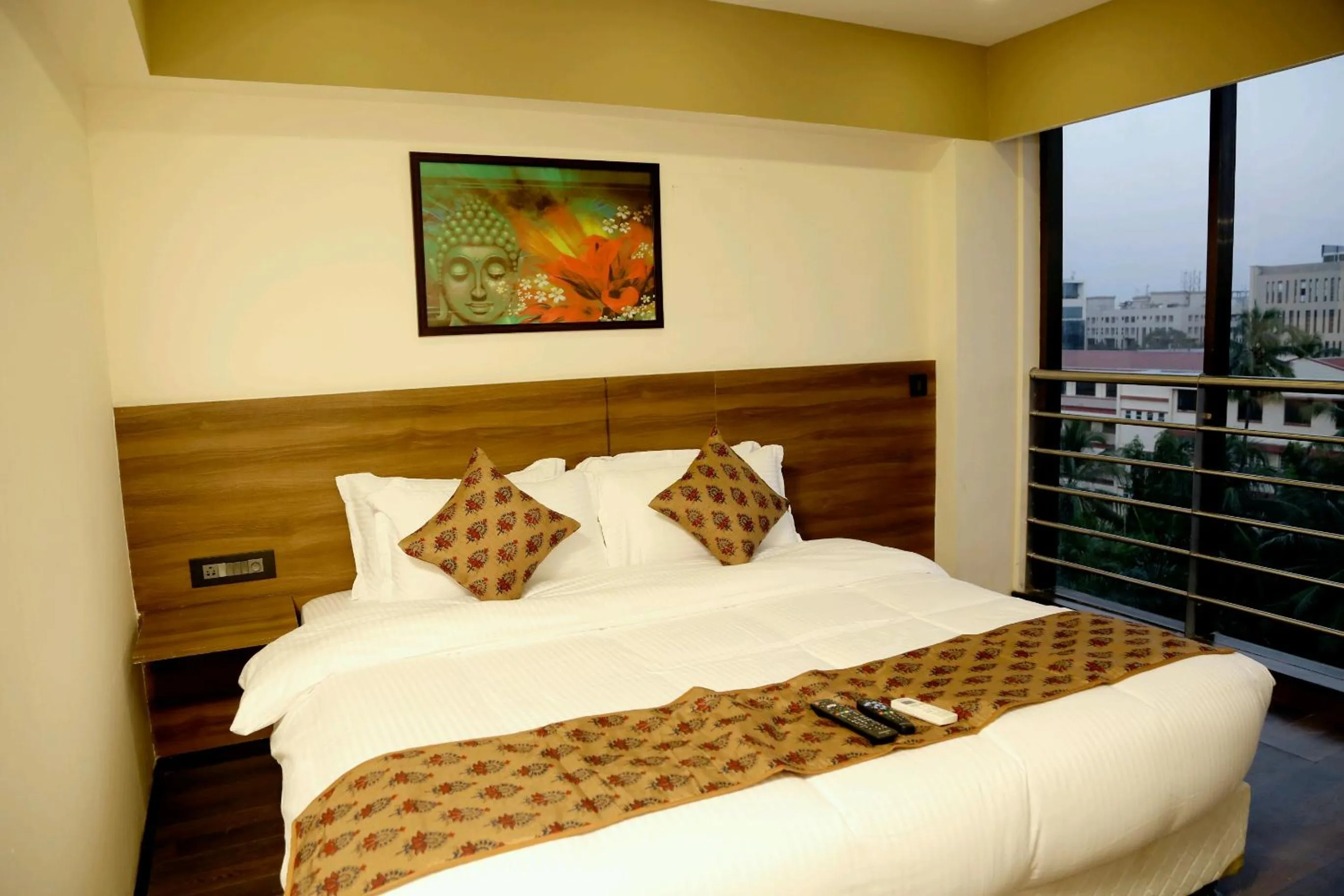 Bed in Hotel Mumbai House Andheri East, Mumbai