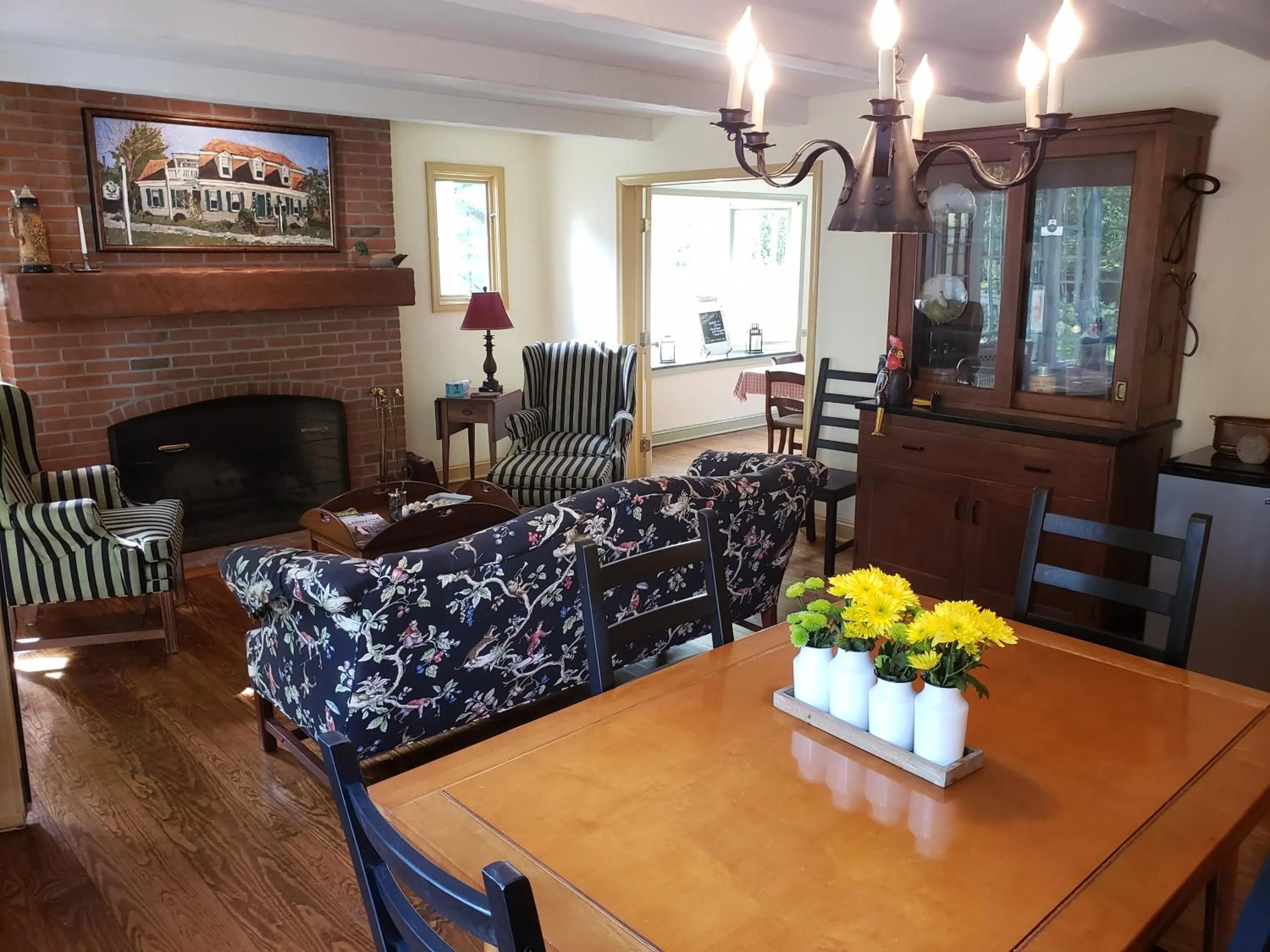 Living room in Miller-Dunham House B&B