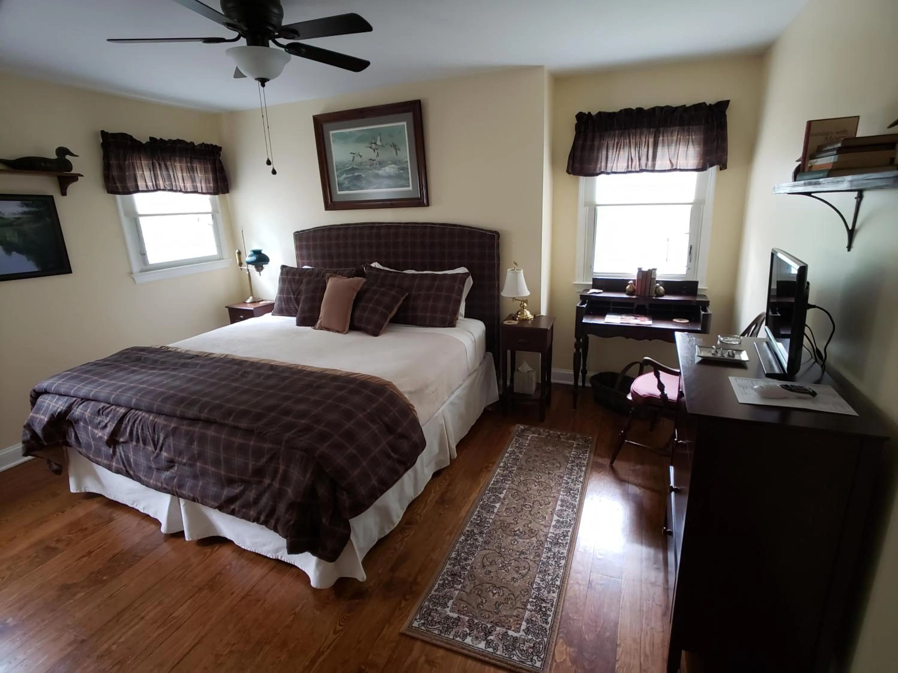 Bed in Miller-Dunham House B&B