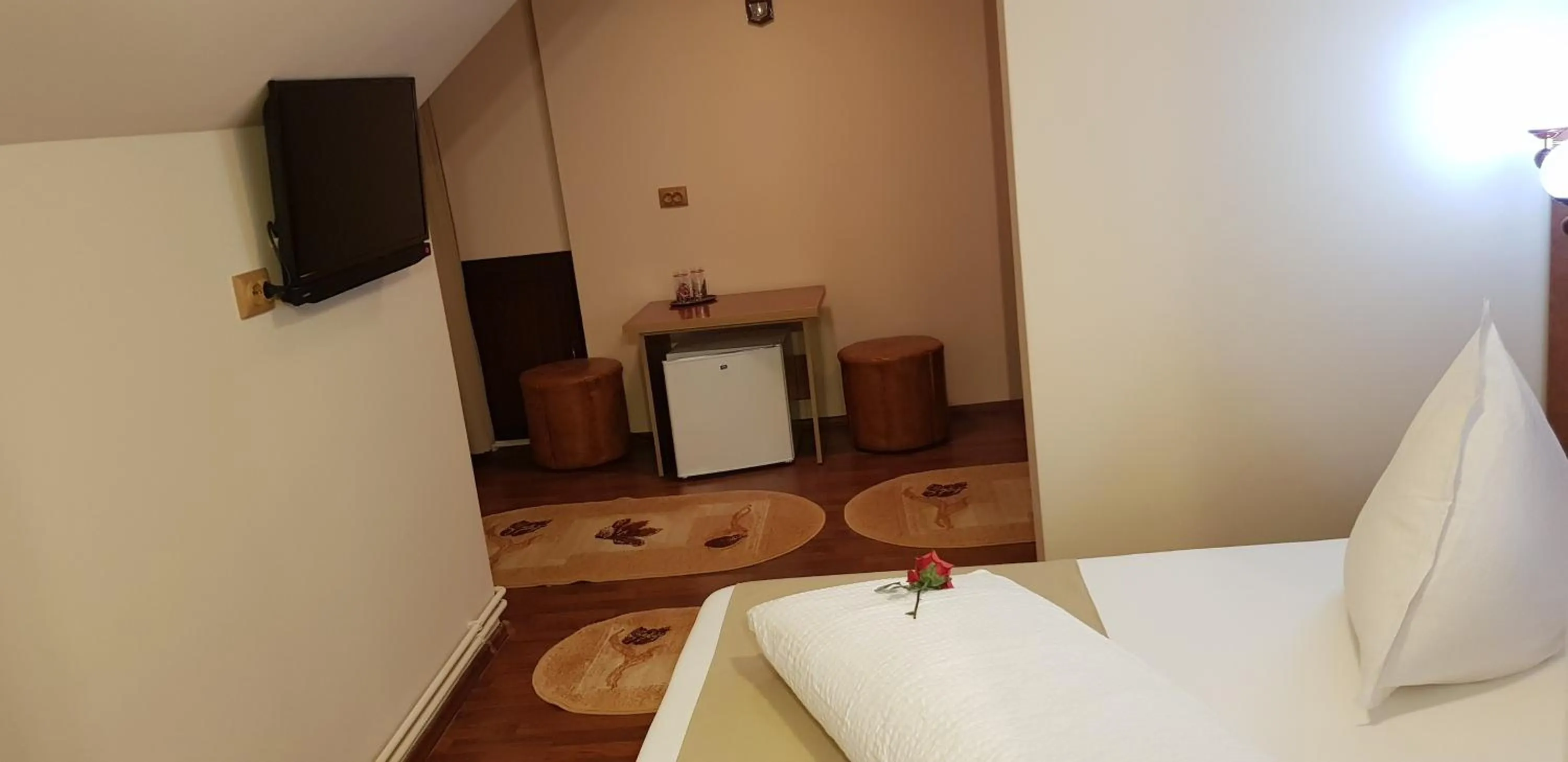 Bed in Complex Turistic Caprioara