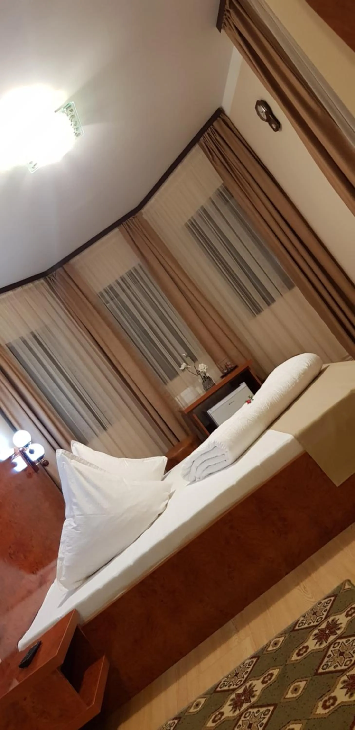 Bed in Complex Turistic Caprioara