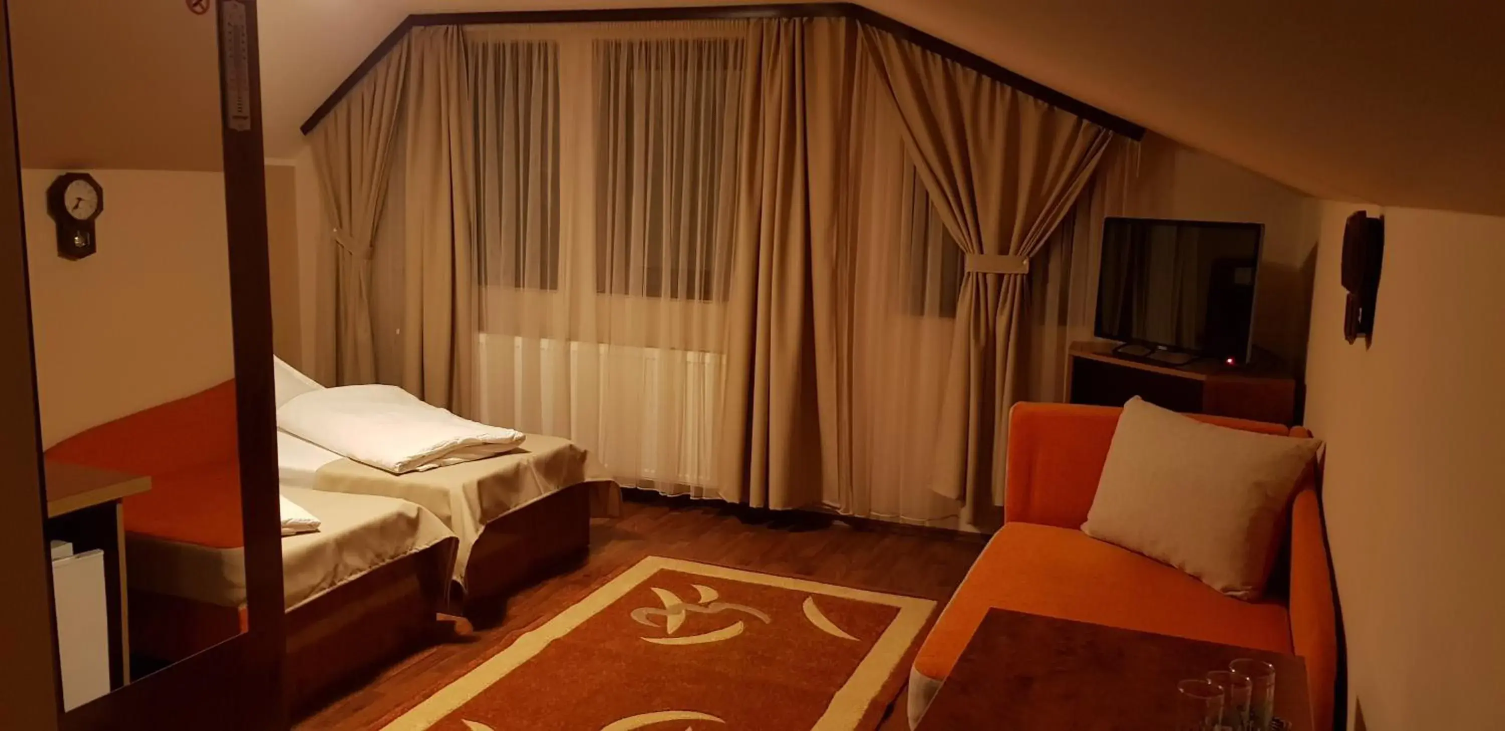 Triple Room in Complex Turistic Caprioara Triple Room in Complex Turistic Caprioara