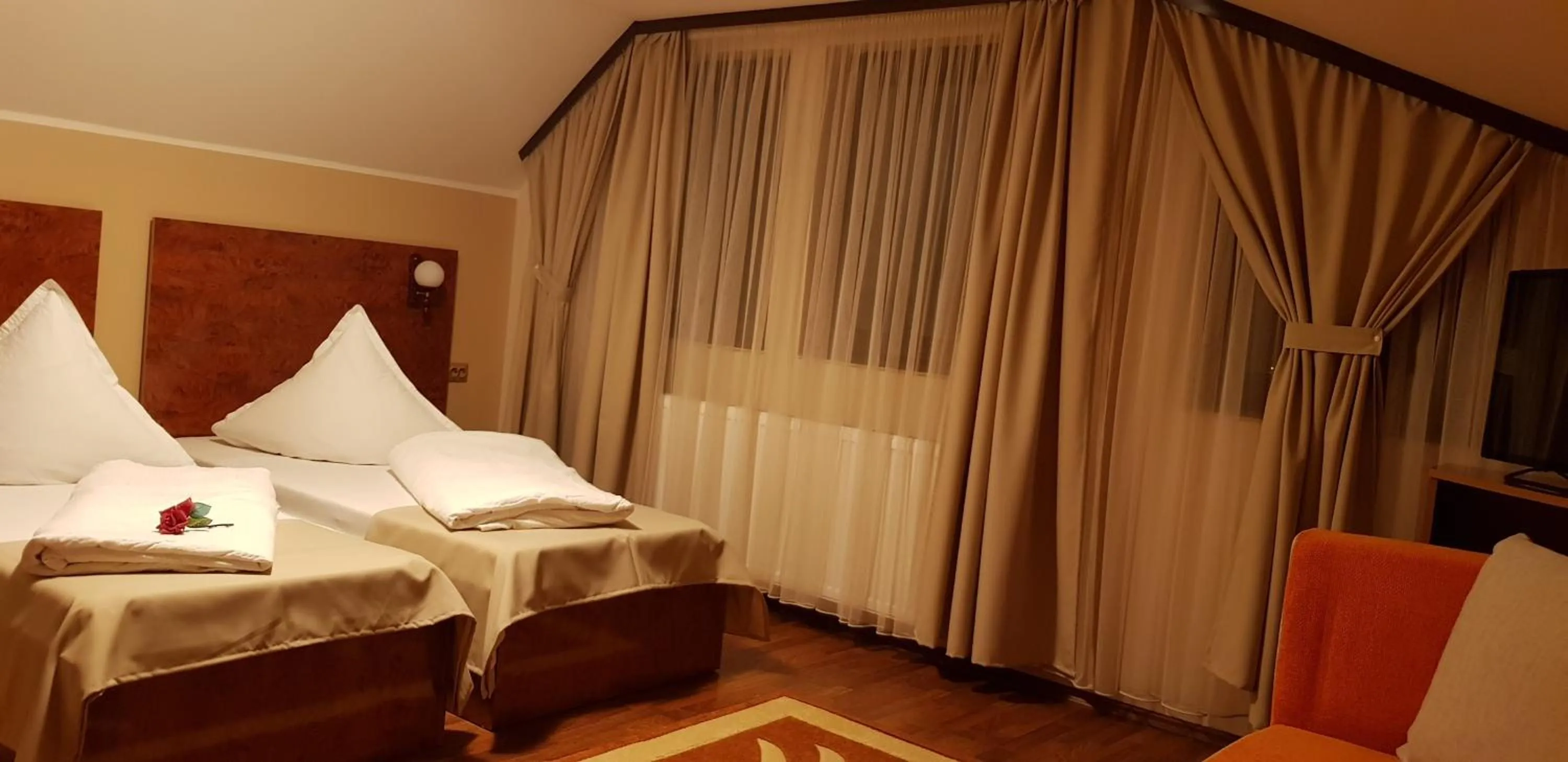 Photo of the whole room, Bed in Complex Turistic Caprioara