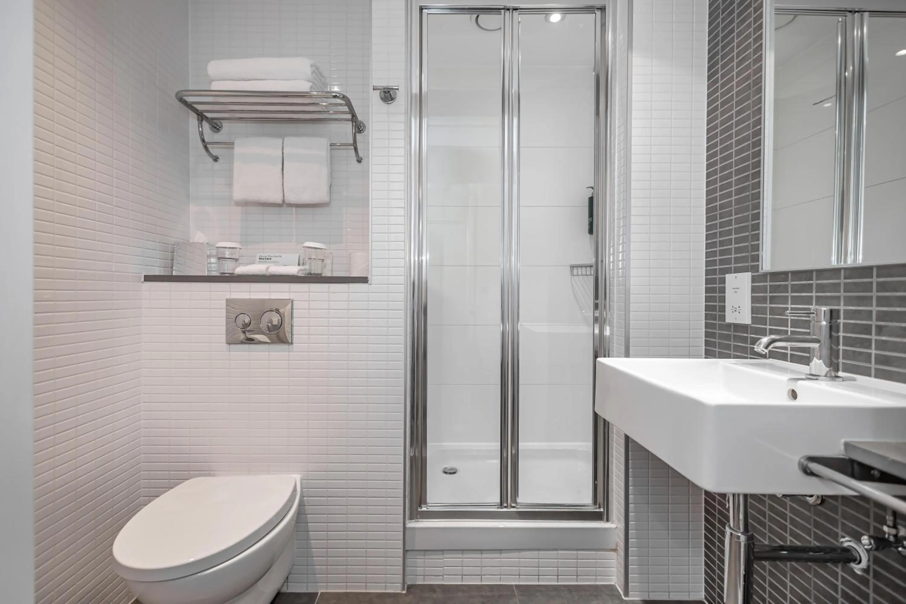 Bathroom in DoubleTree by Hilton Hotel London - Tower of London