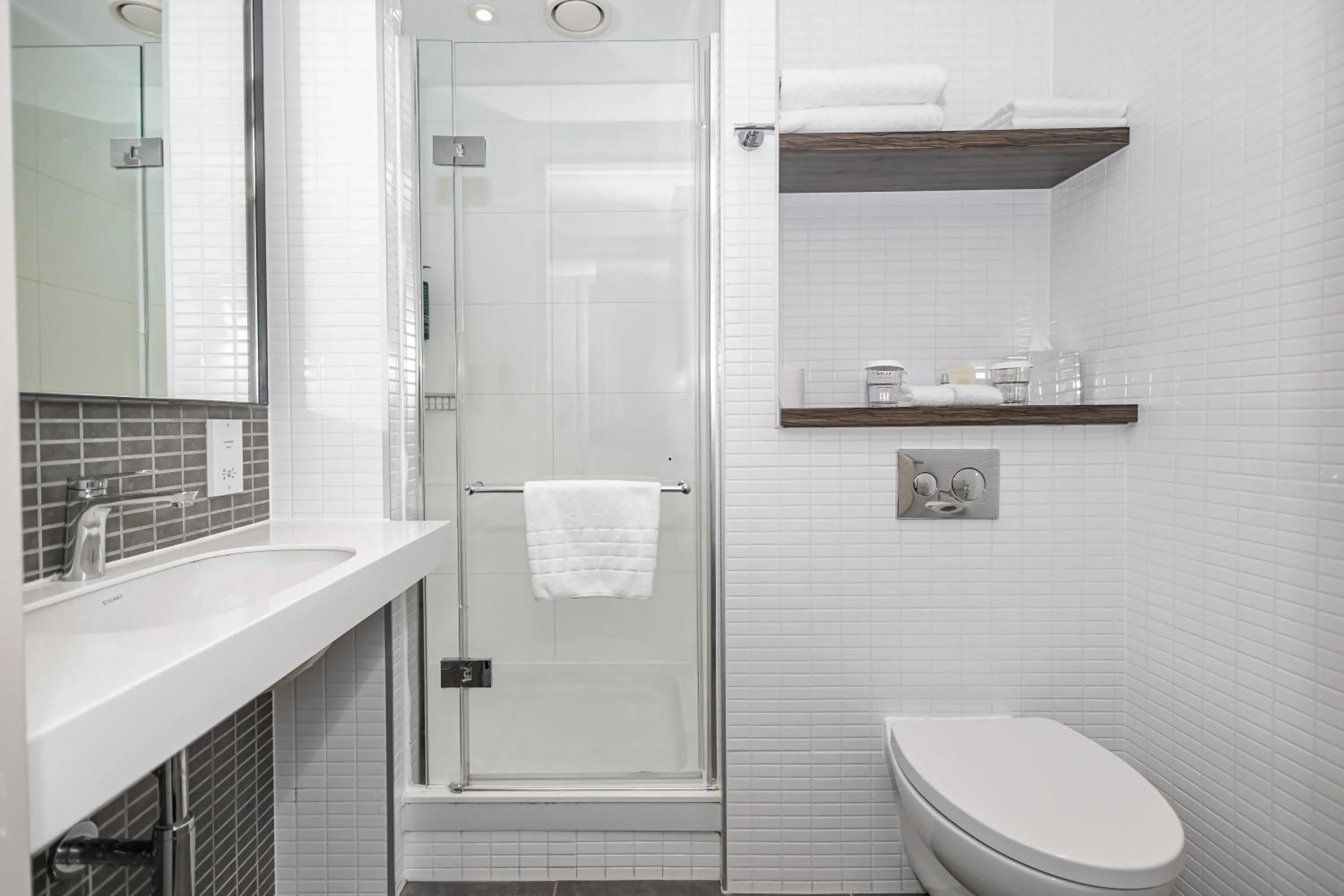 Bathroom in DoubleTree by Hilton Hotel London - Tower of London