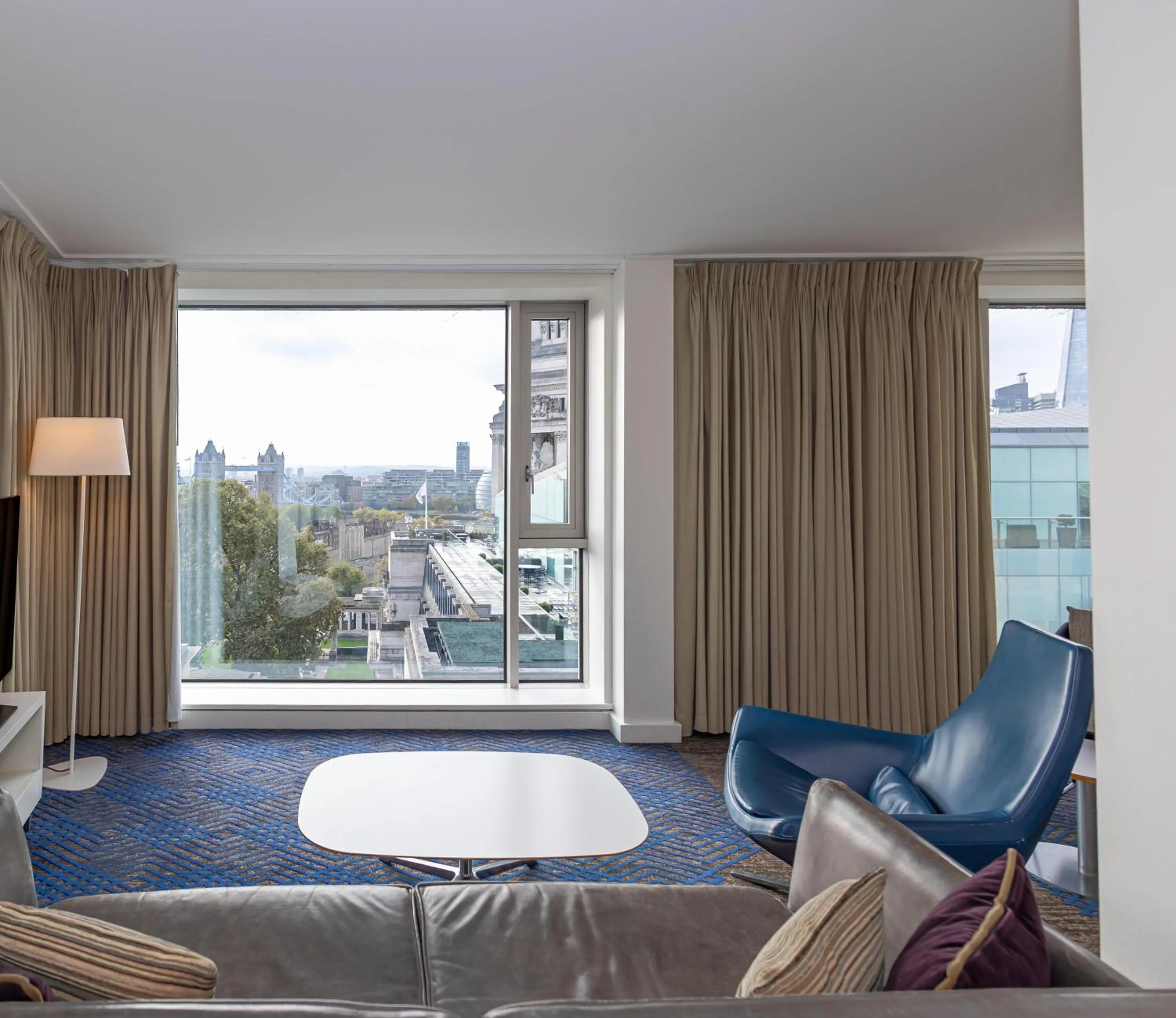 Living room in DoubleTree by Hilton Hotel London - Tower of London