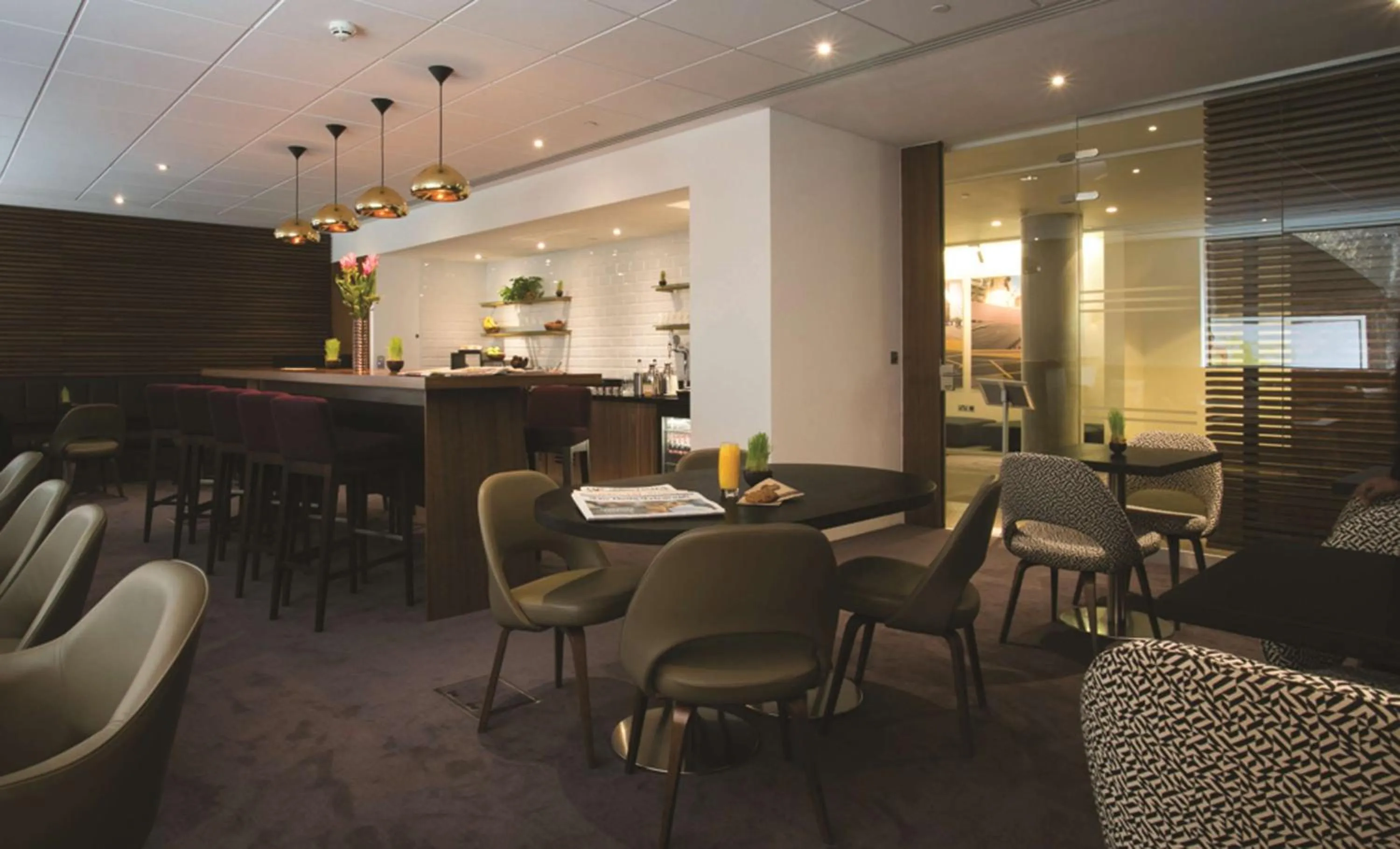 Lounge or bar in DoubleTree by Hilton Hotel London - Tower of London