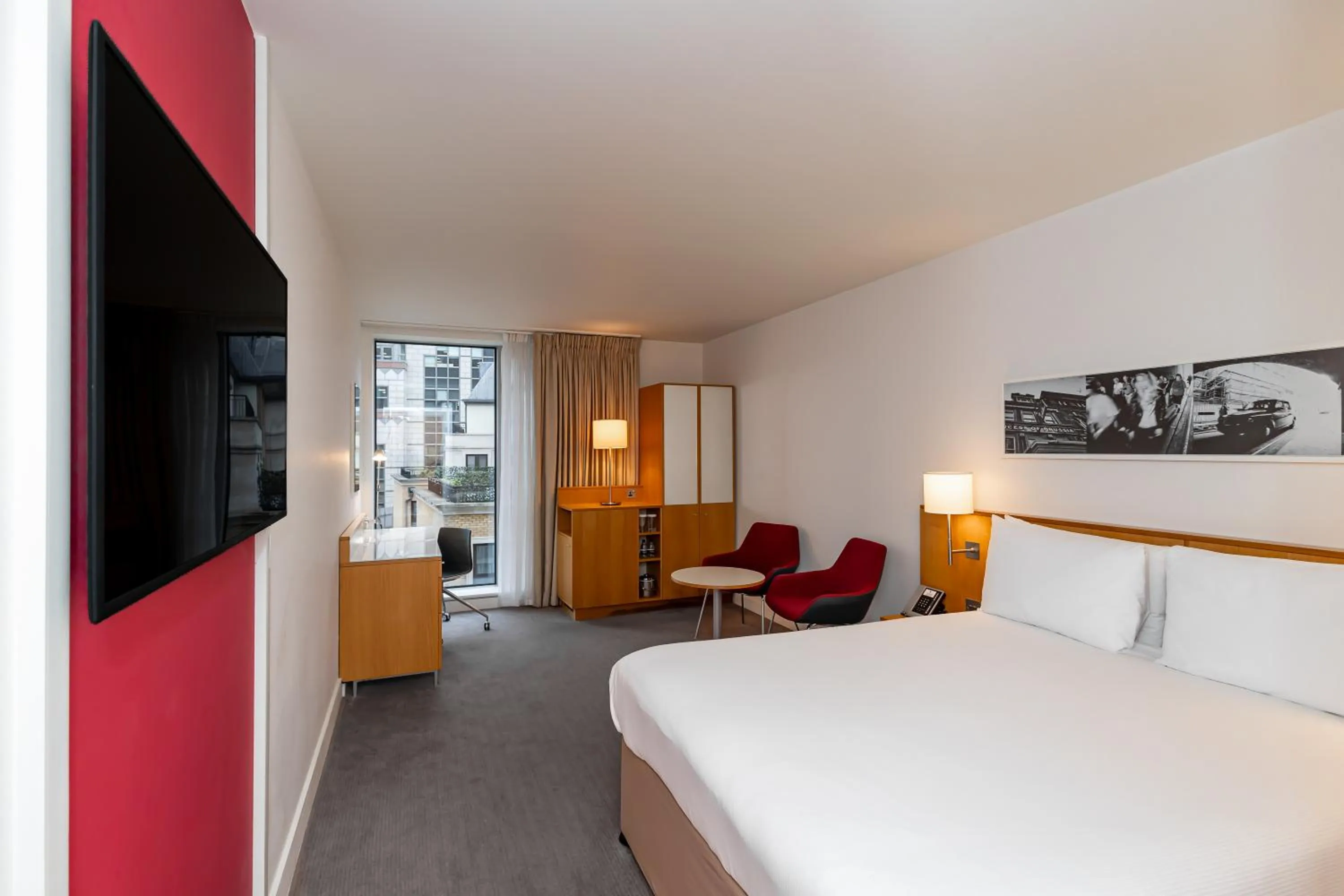 Bed in DoubleTree by Hilton Hotel London - Tower of London