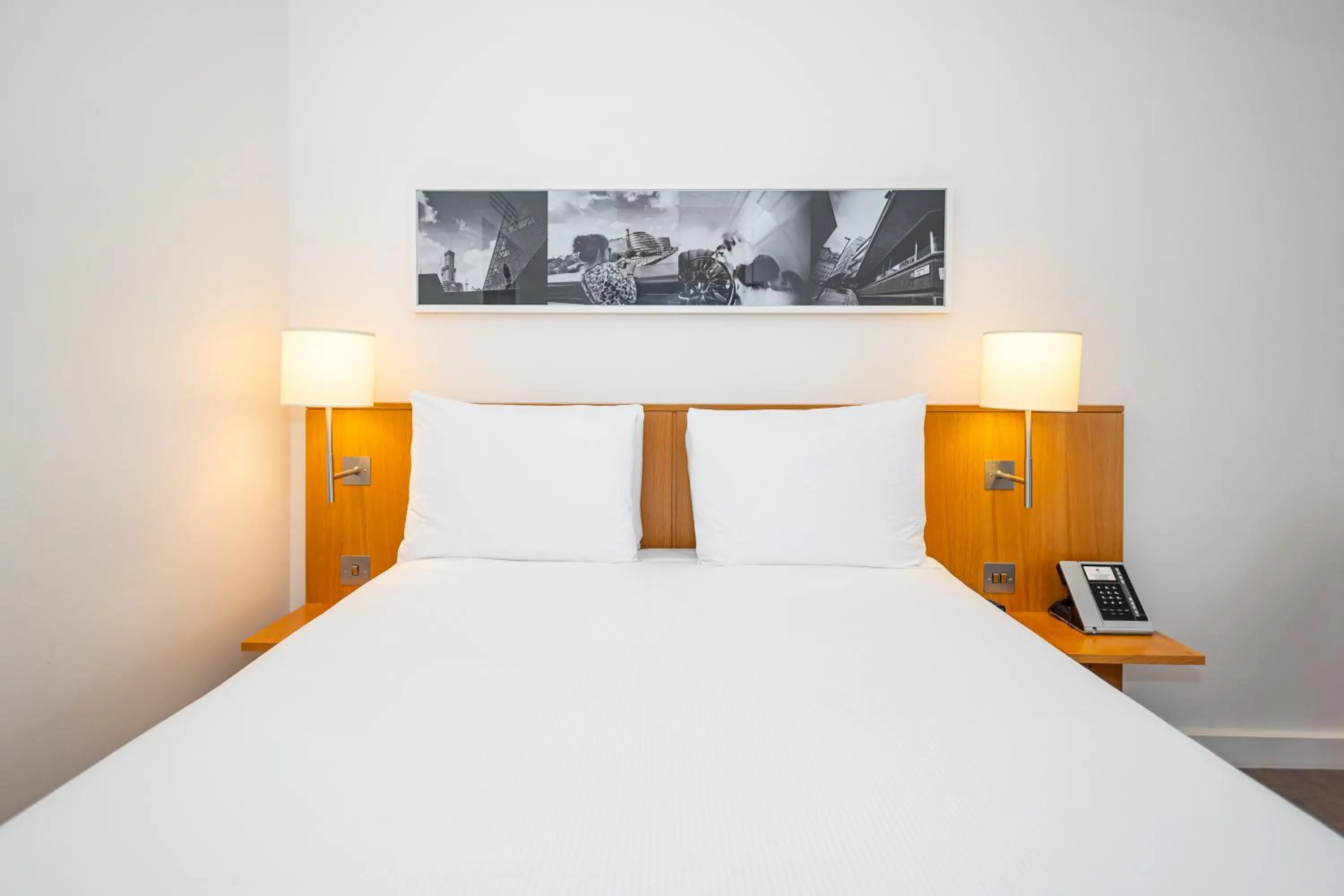 Bed in DoubleTree by Hilton Hotel London - Tower of London