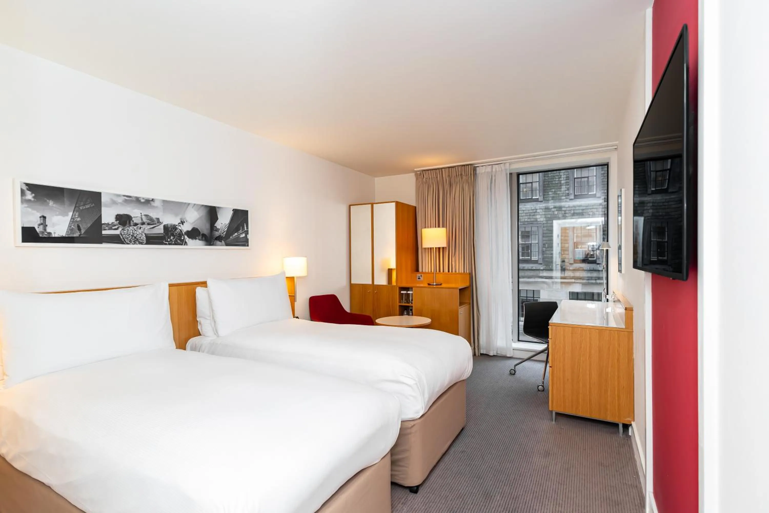 Bed in DoubleTree by Hilton Hotel London - Tower of London