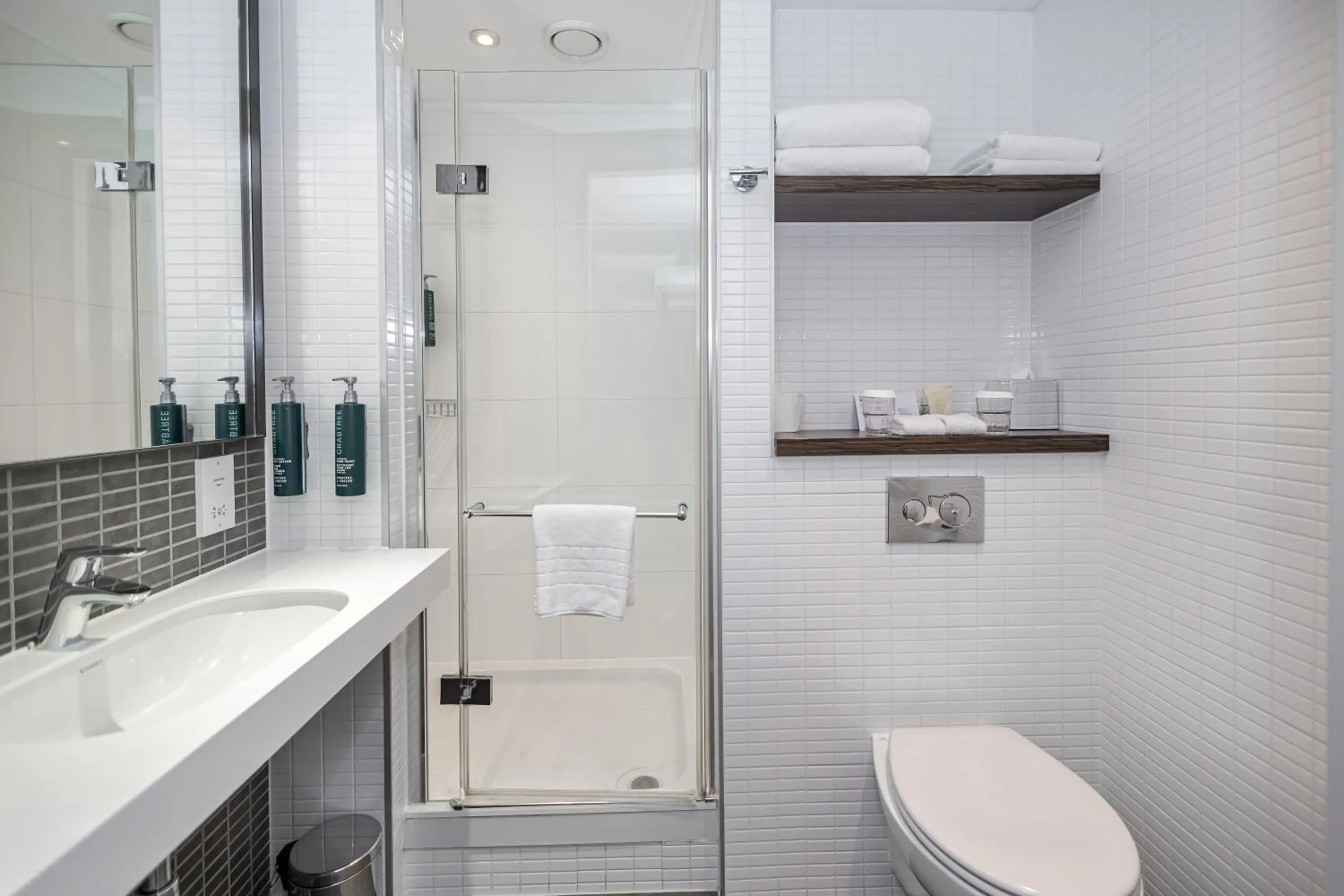 Bathroom in DoubleTree by Hilton Hotel London - Tower of London