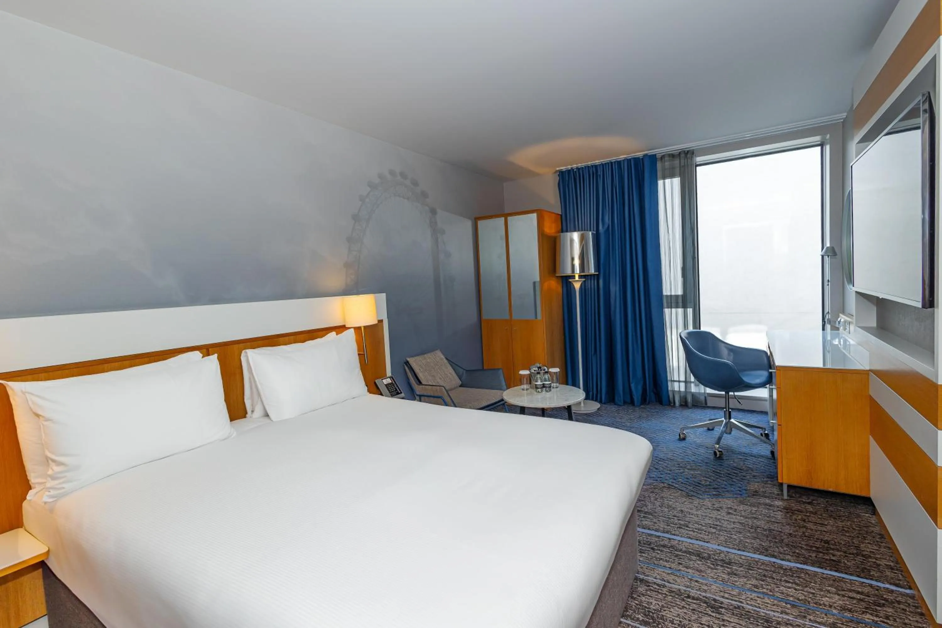 Bed in DoubleTree by Hilton Hotel London - Tower of London