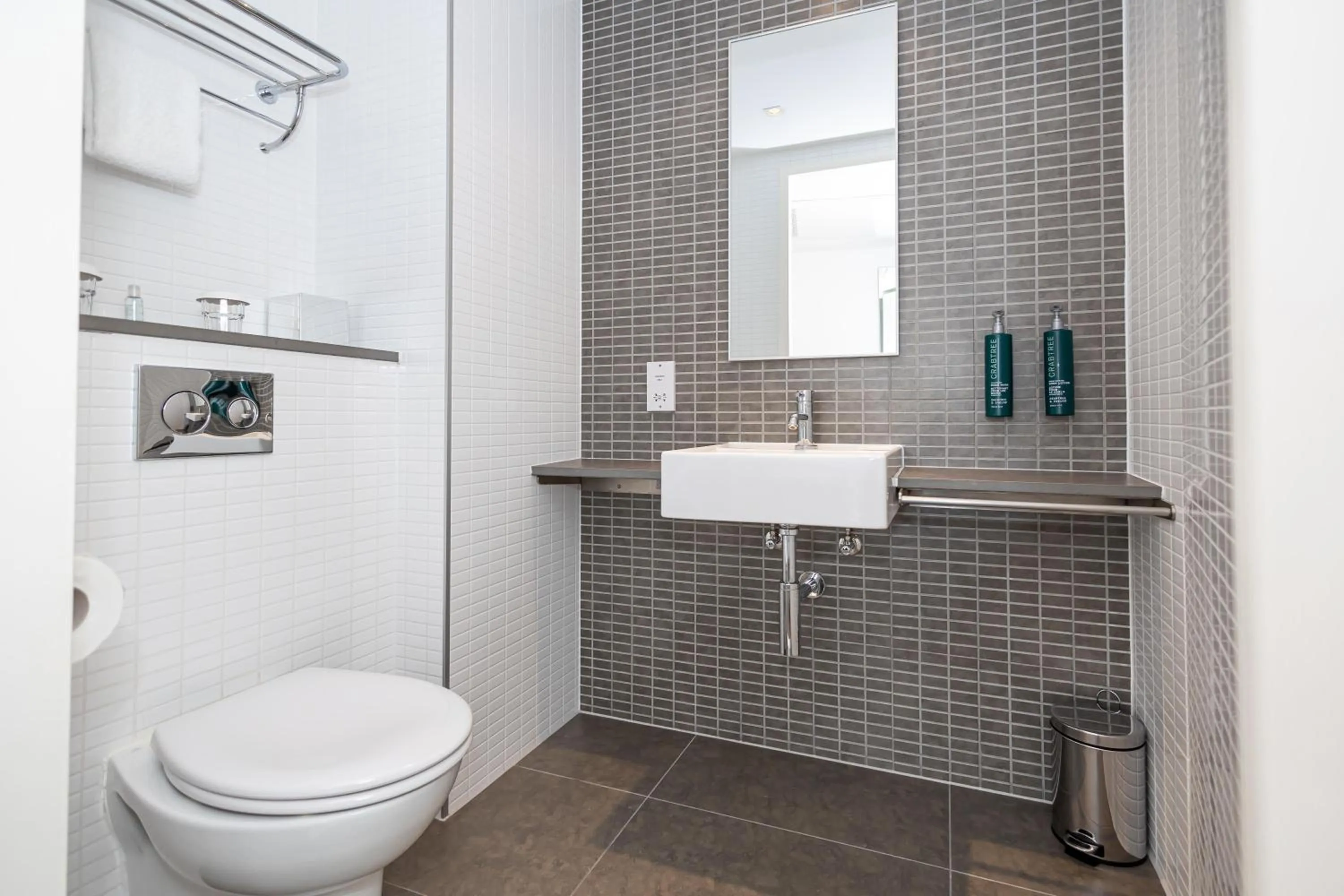 Bathroom in DoubleTree by Hilton Hotel London - Tower of London