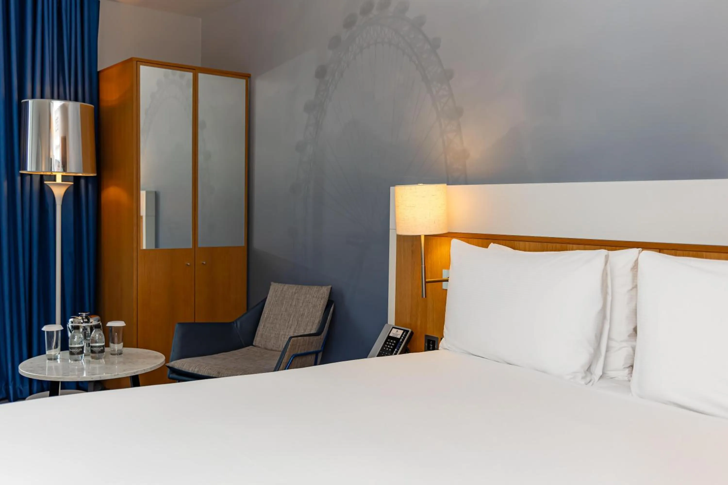 Bed in DoubleTree by Hilton Hotel London - Tower of London