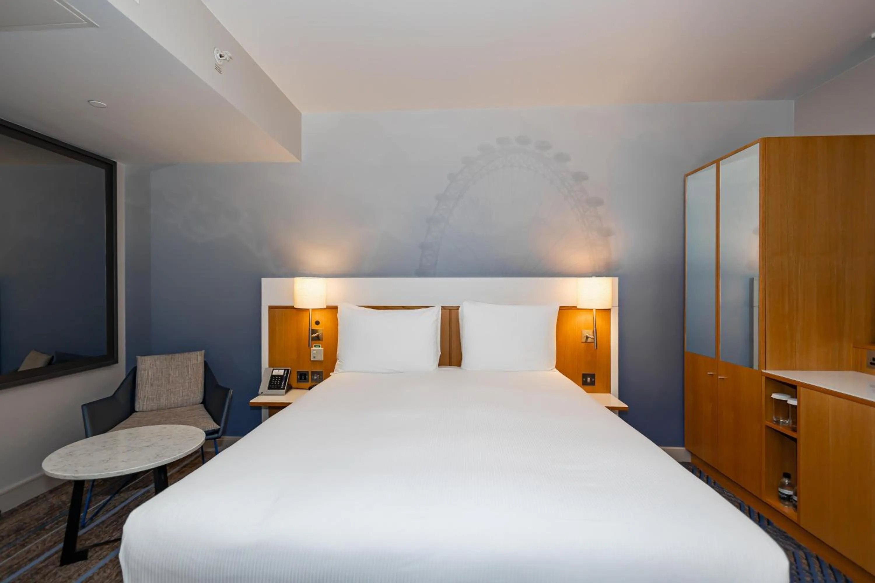 Bed in DoubleTree by Hilton Hotel London - Tower of London