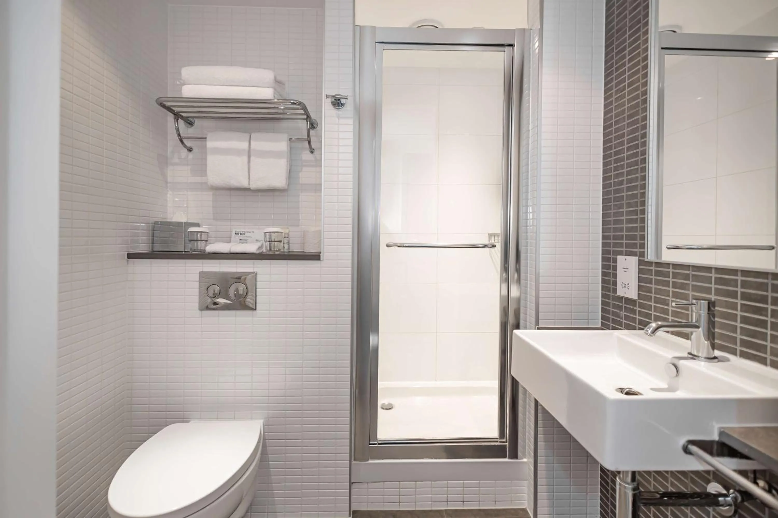 Bathroom in DoubleTree by Hilton Hotel London - Tower of London