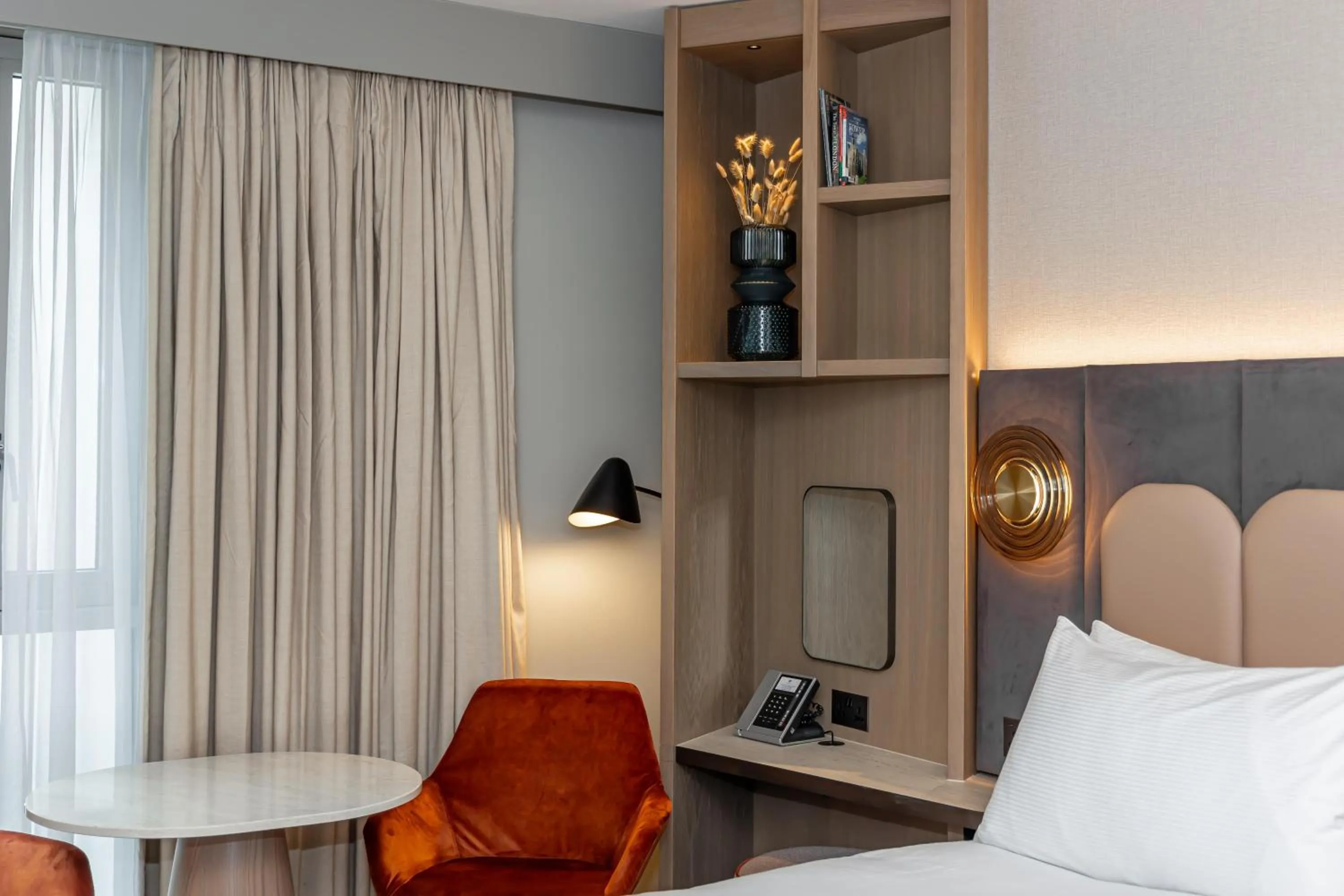 Bed in DoubleTree by Hilton Hotel London - Tower of London