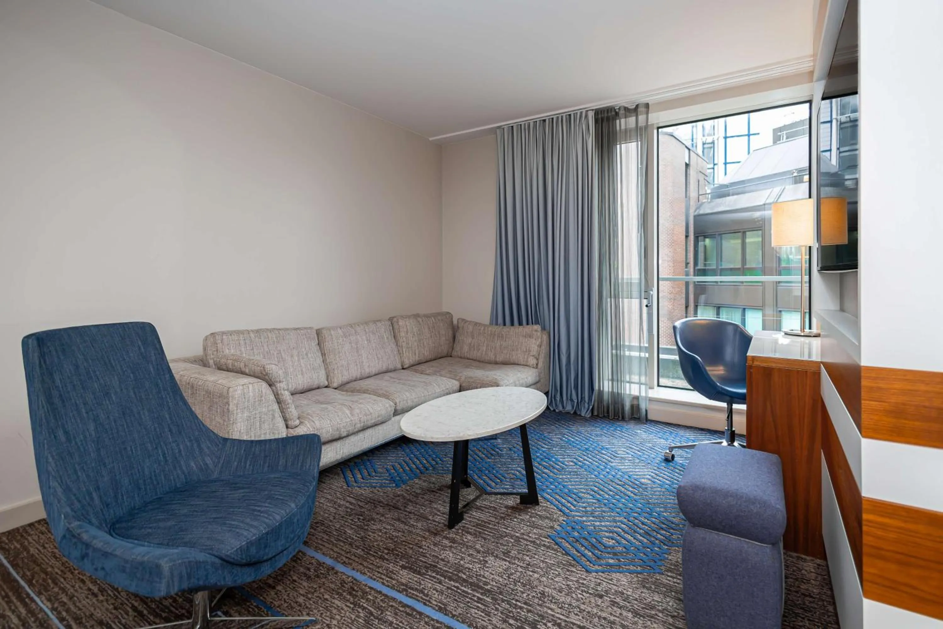 Living room in DoubleTree by Hilton Hotel London - Tower of London