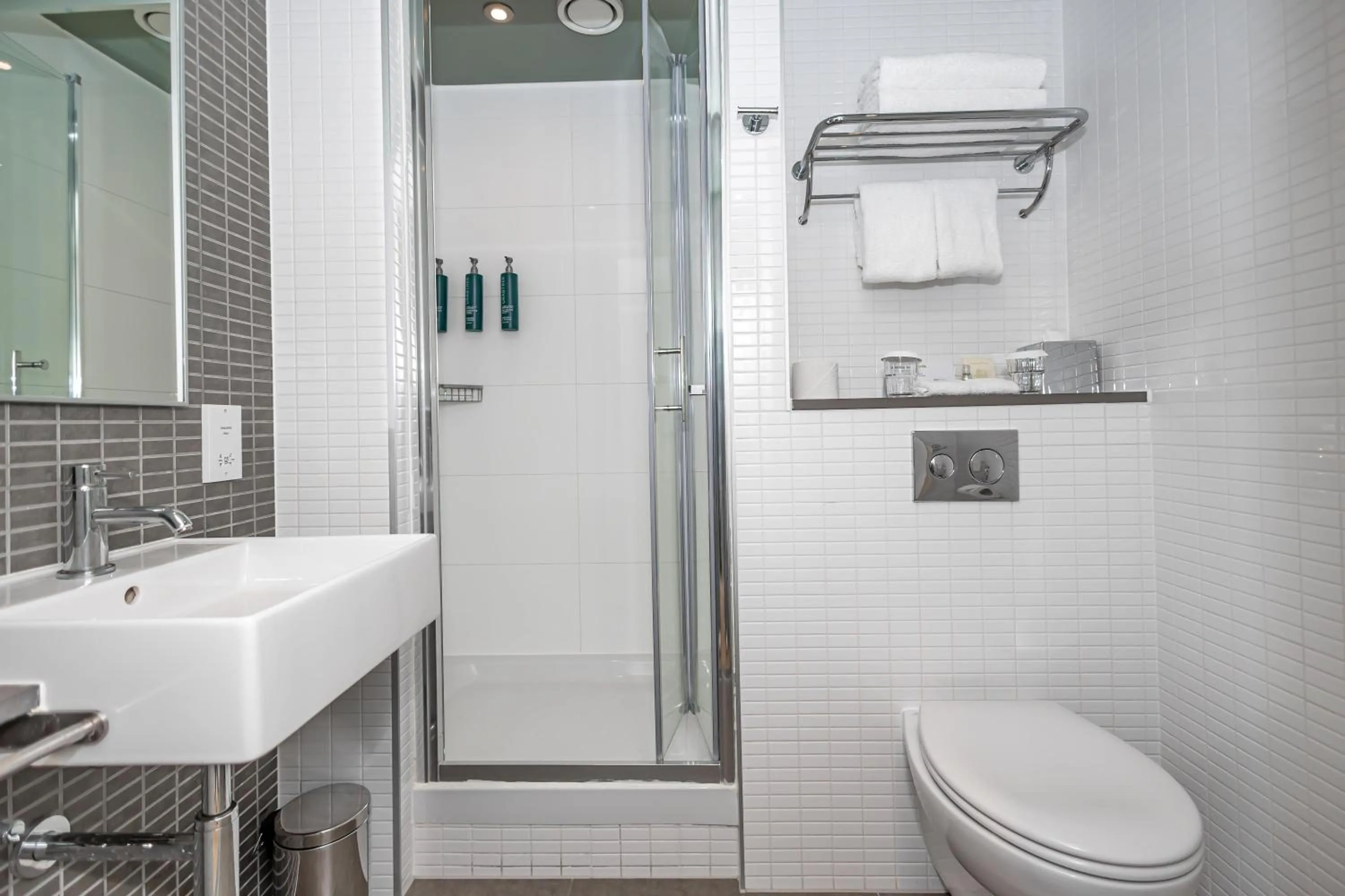 Bathroom in DoubleTree by Hilton Hotel London - Tower of London