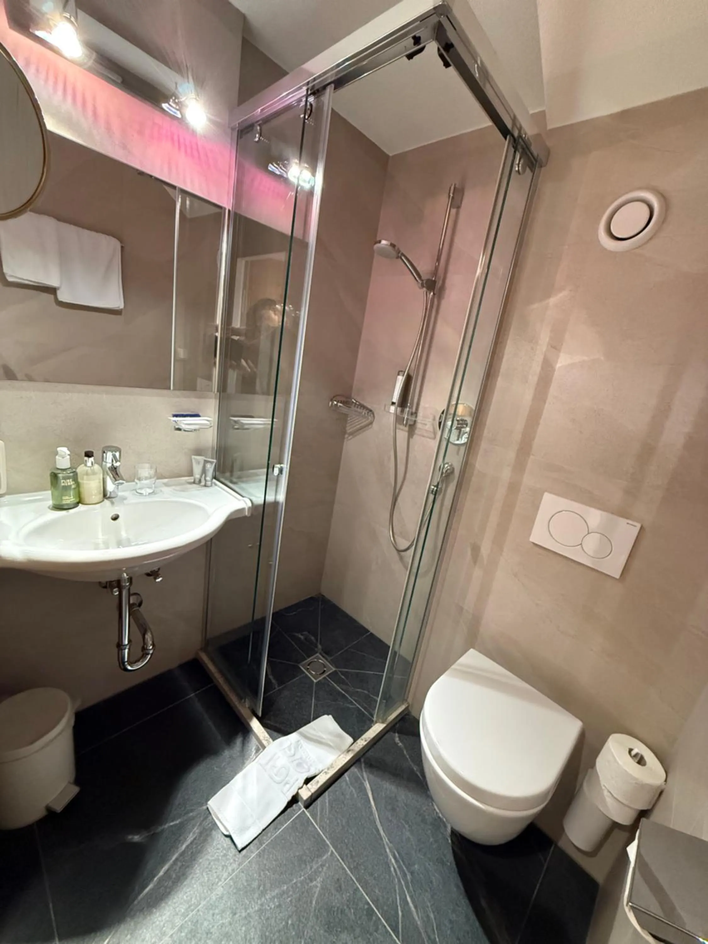 Shower in Sporthotel St. Anton