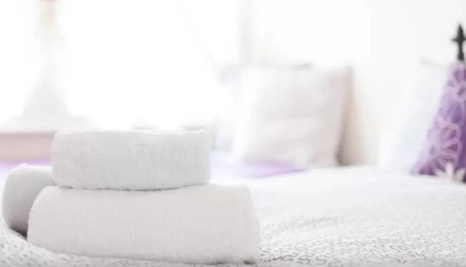 Bed in Home2Home-Rooms