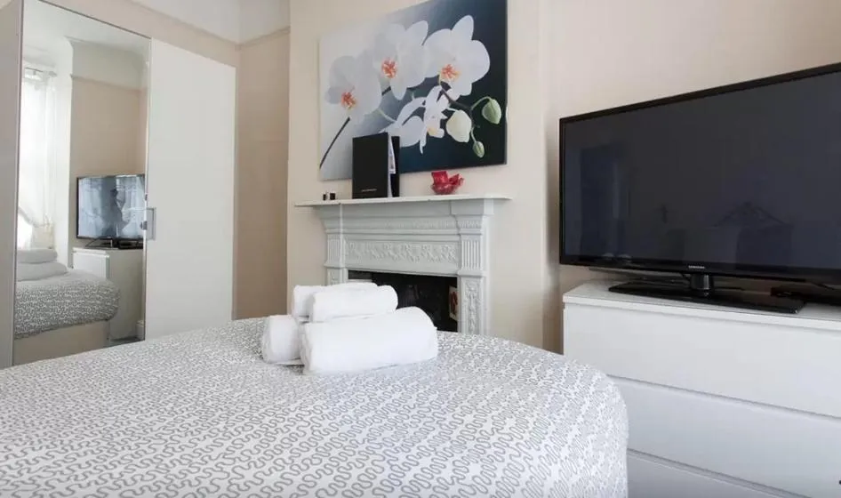 Bed in Home2Home-Rooms