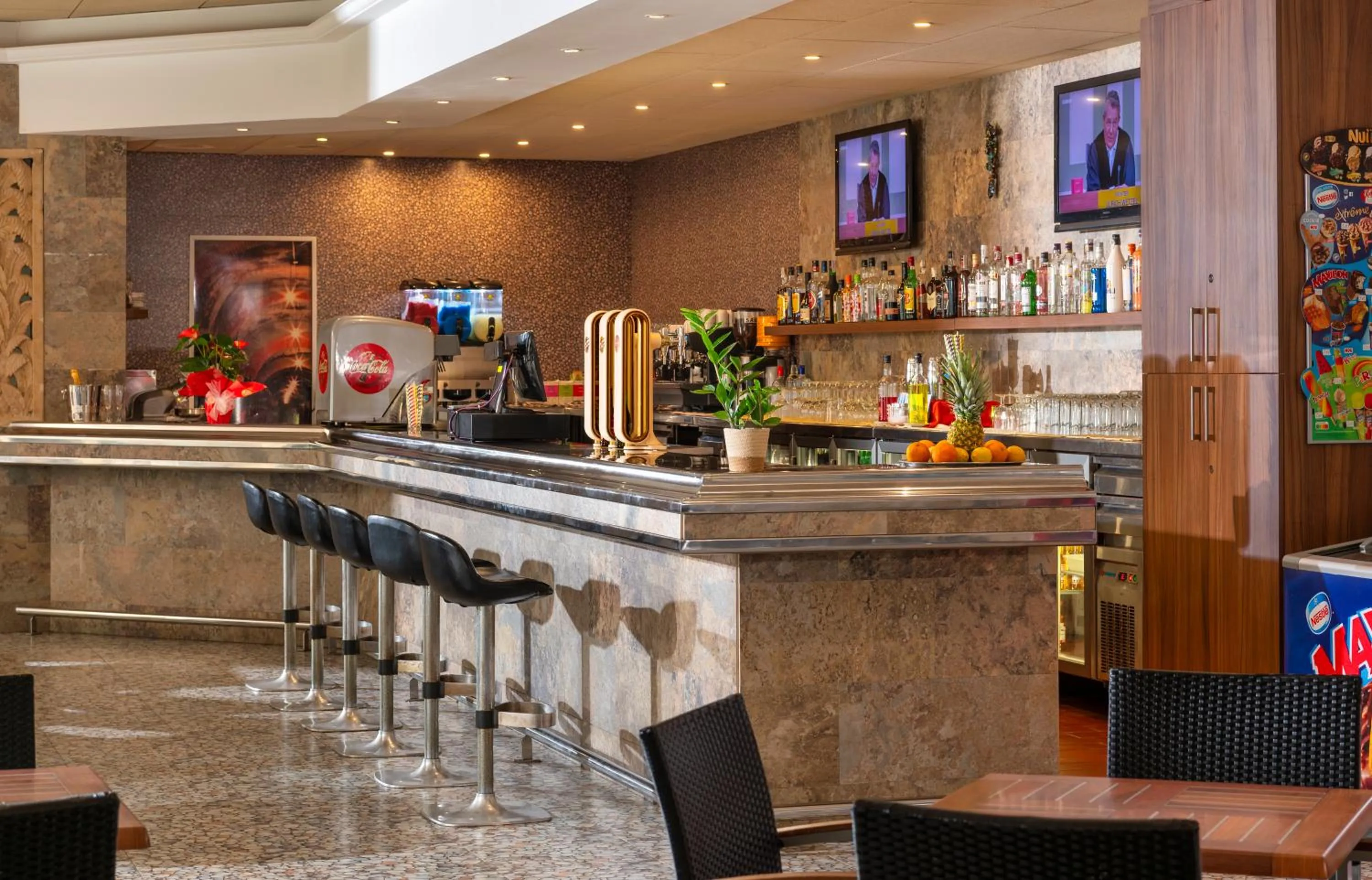 Lounge or bar in Hotel la Palmera & Spa