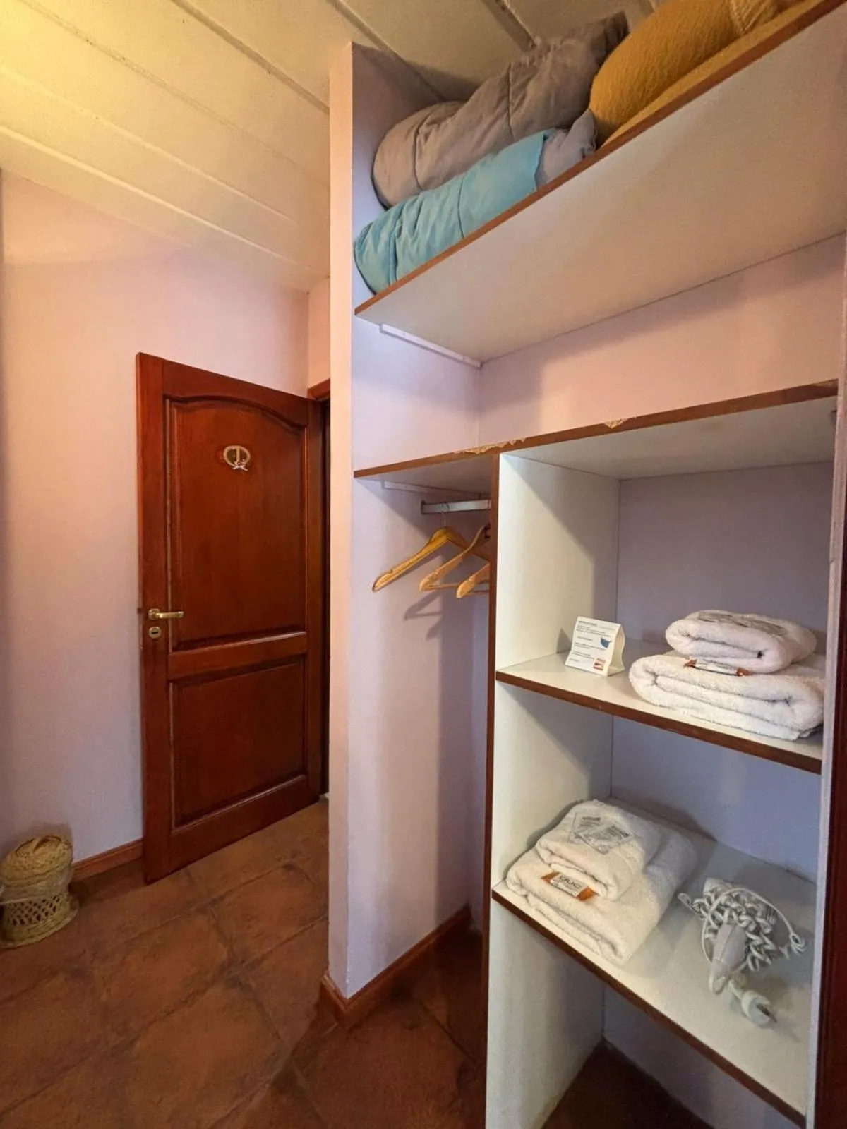 wardrobe, Bed in Alto Verde Hostería