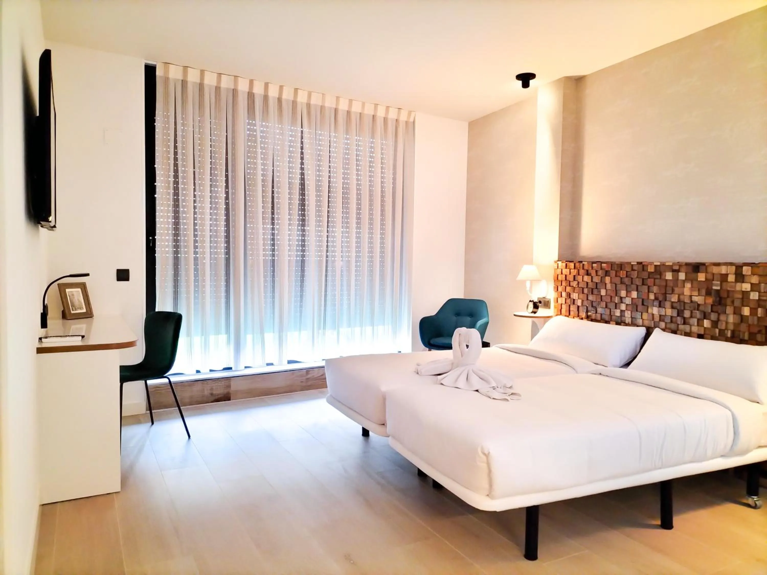 Bedroom, Bed in Far Home Bernabeu