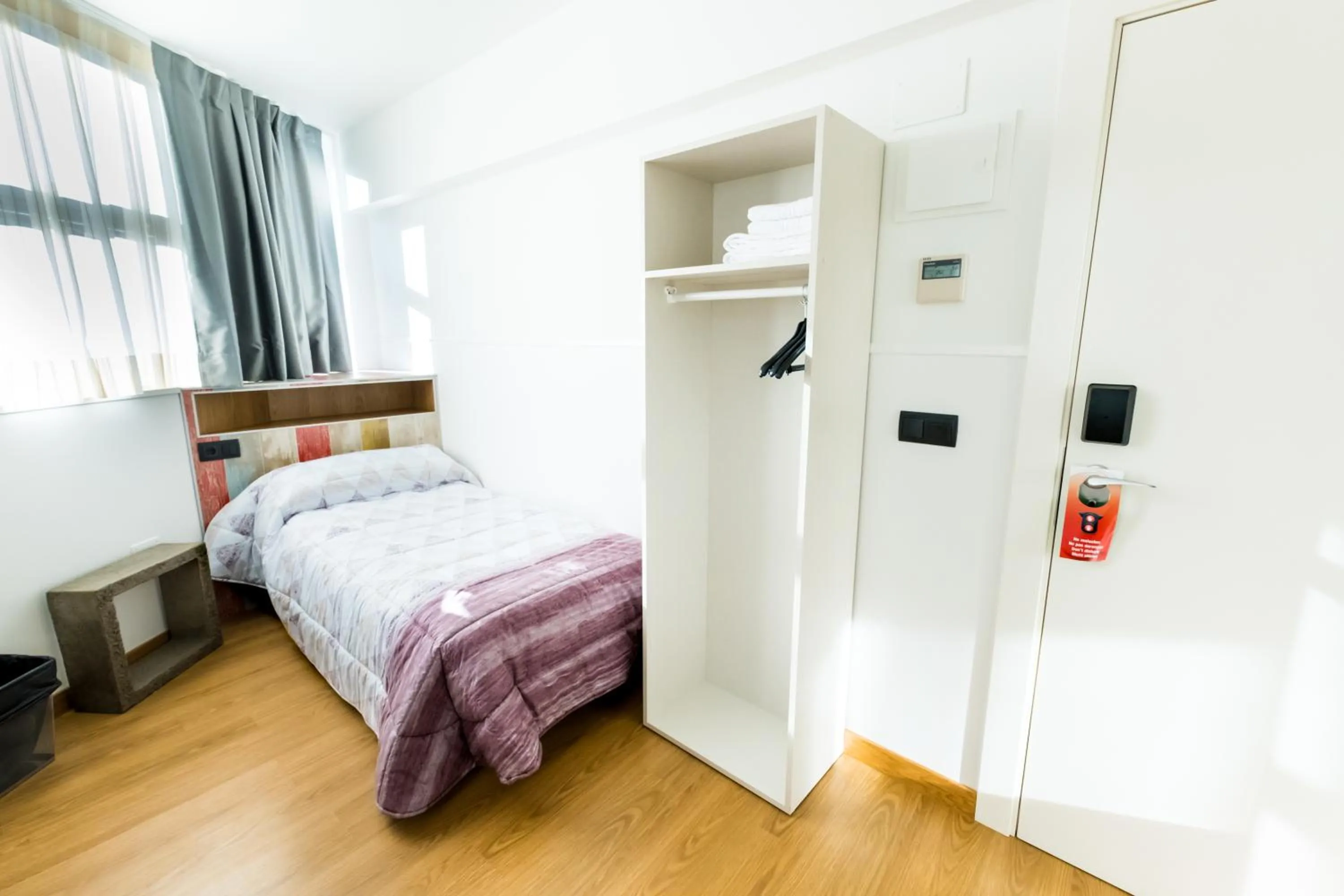 Photo of the whole room, Bed in Far Home Bernabeu