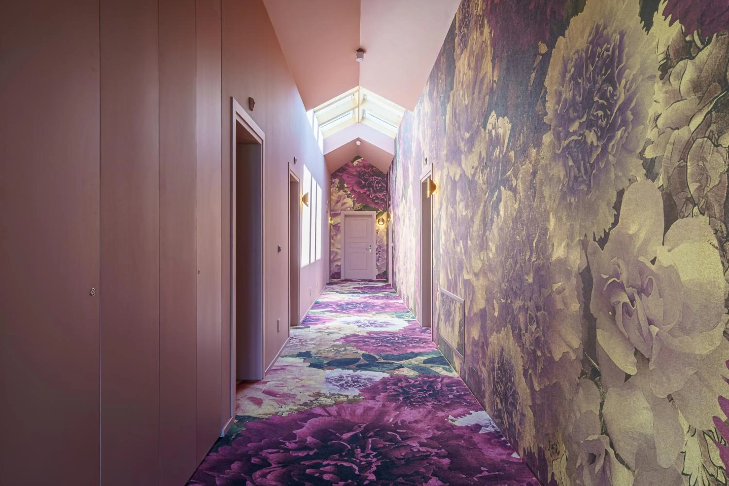 Decorative detail, Bed in Hotel Du Nord