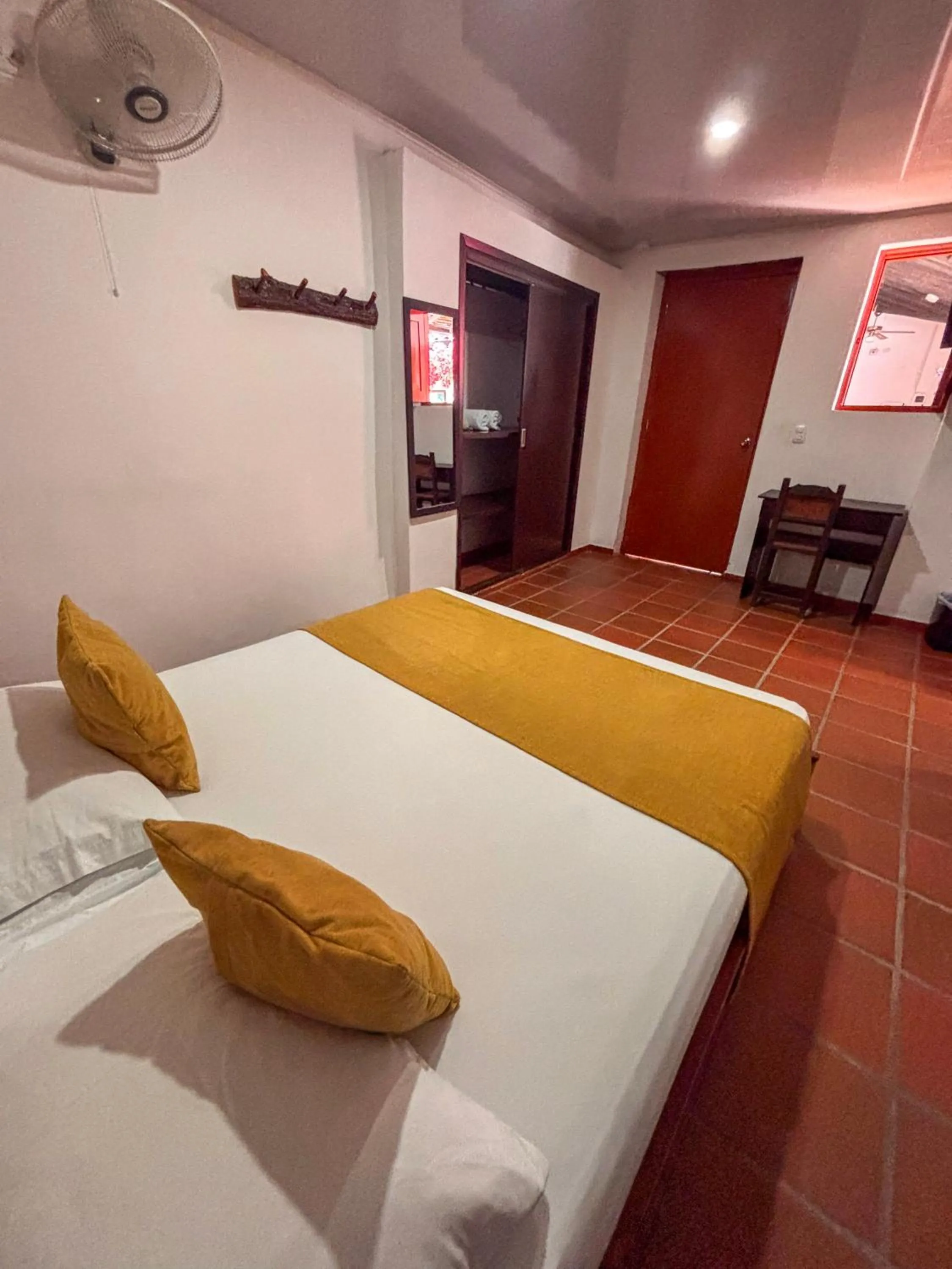 Bedroom, Bed in Hotel Colonial San Felipe