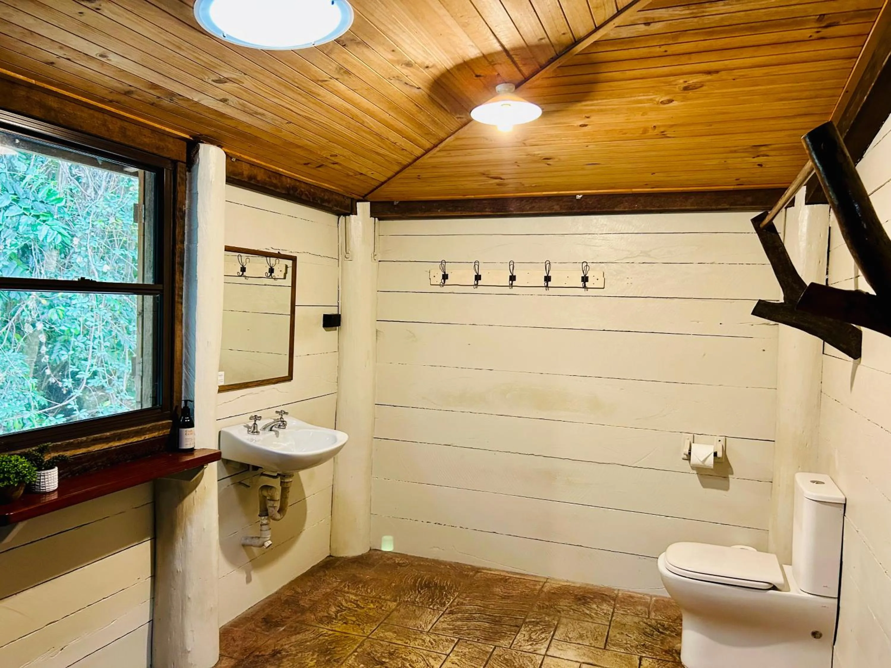 Toilet in Ferns Hideaway Resort